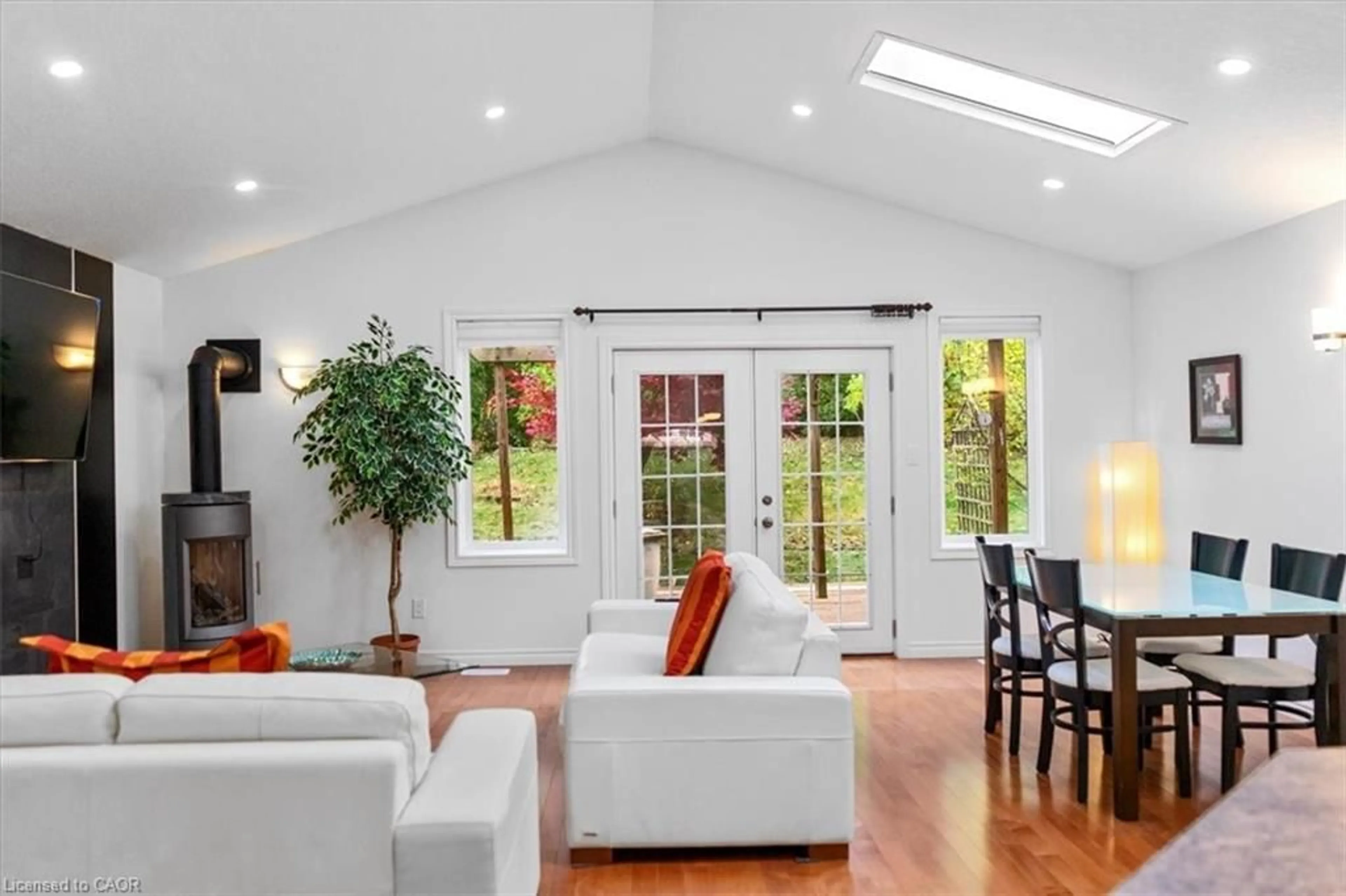 Living room with furniture, unknown for 850 Munich Cir, Waterloo Ontario N2V 2N5