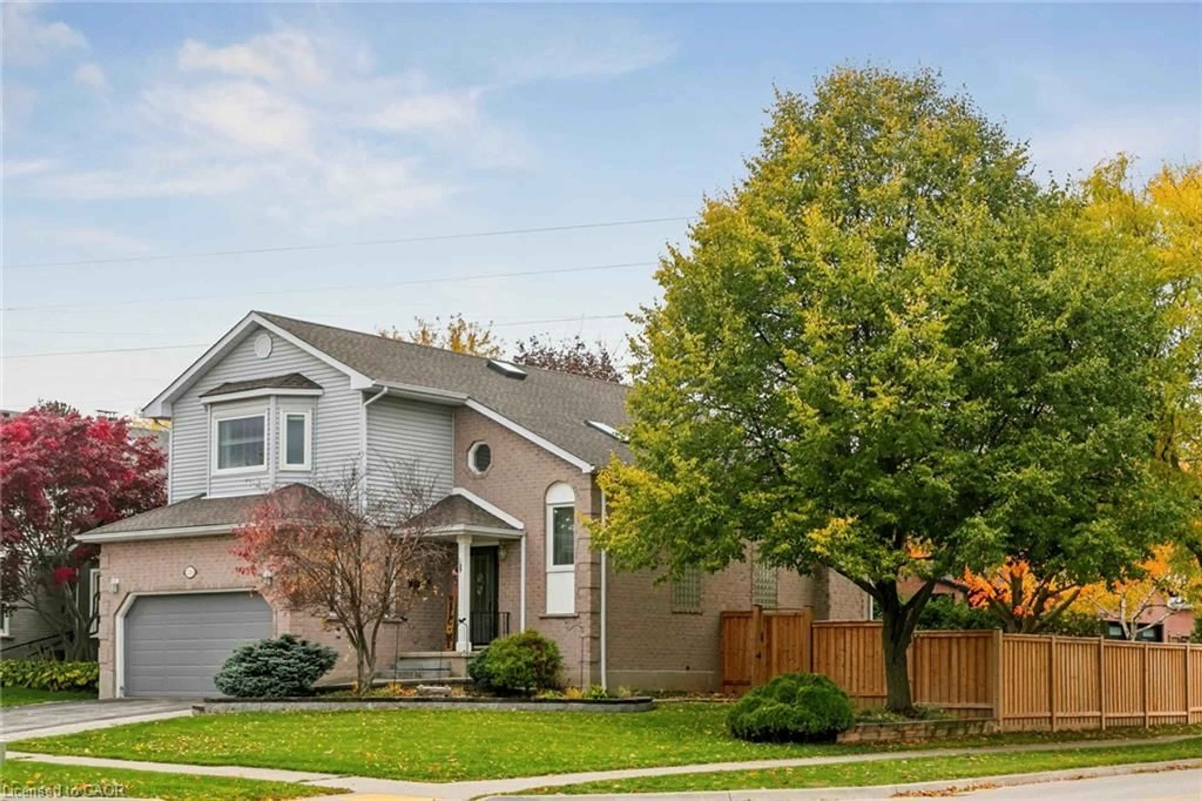 Home with vinyl exterior material, street for 2210 Heidi Ave, Burlington Ontario L7M 3W5