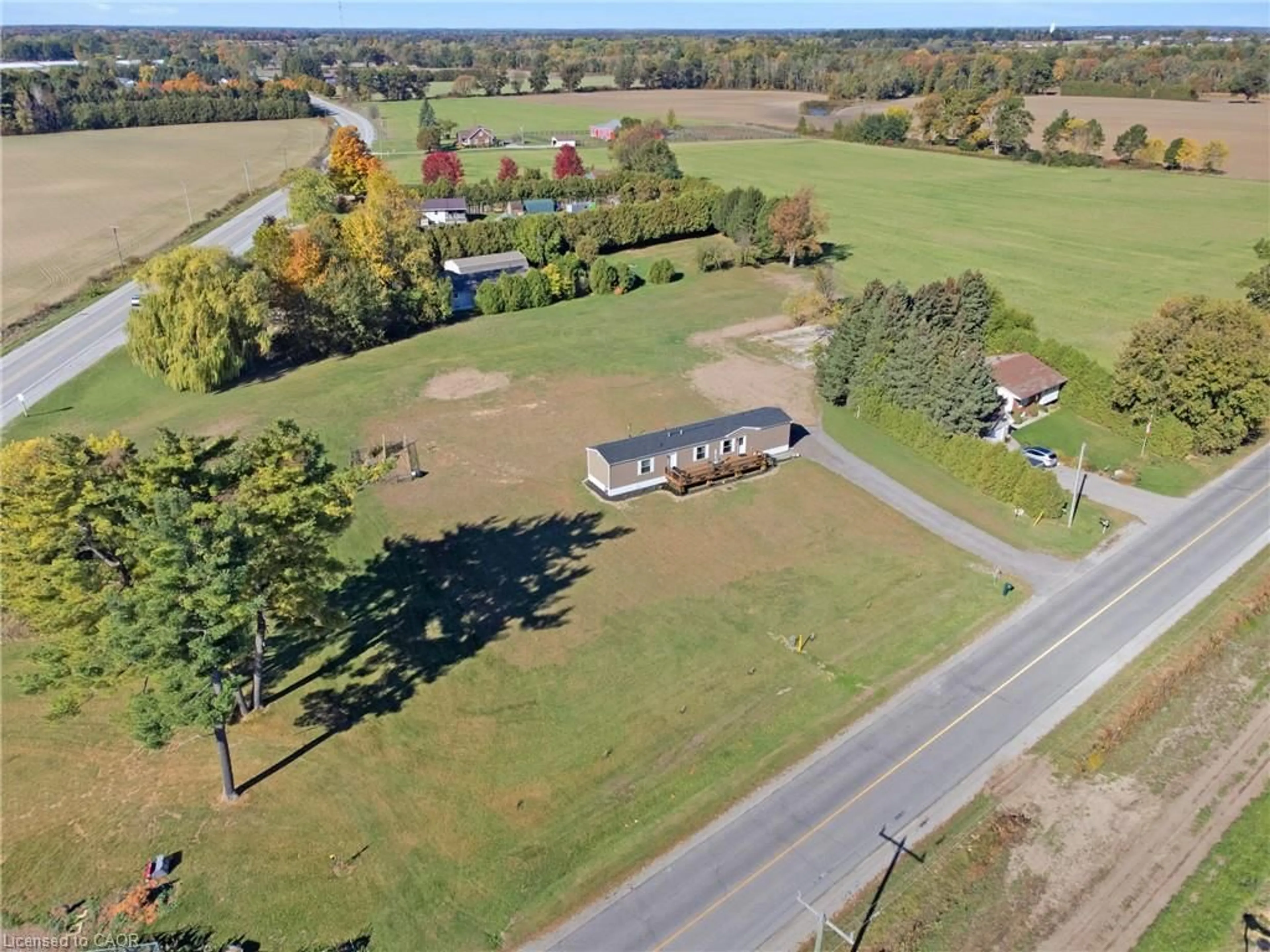 A pic from outside/outdoor area/front of a property/back of a property/a pic from drone, unknown for 837 Fertilizer Rd, Simcoe Ontario N3Y 4K6