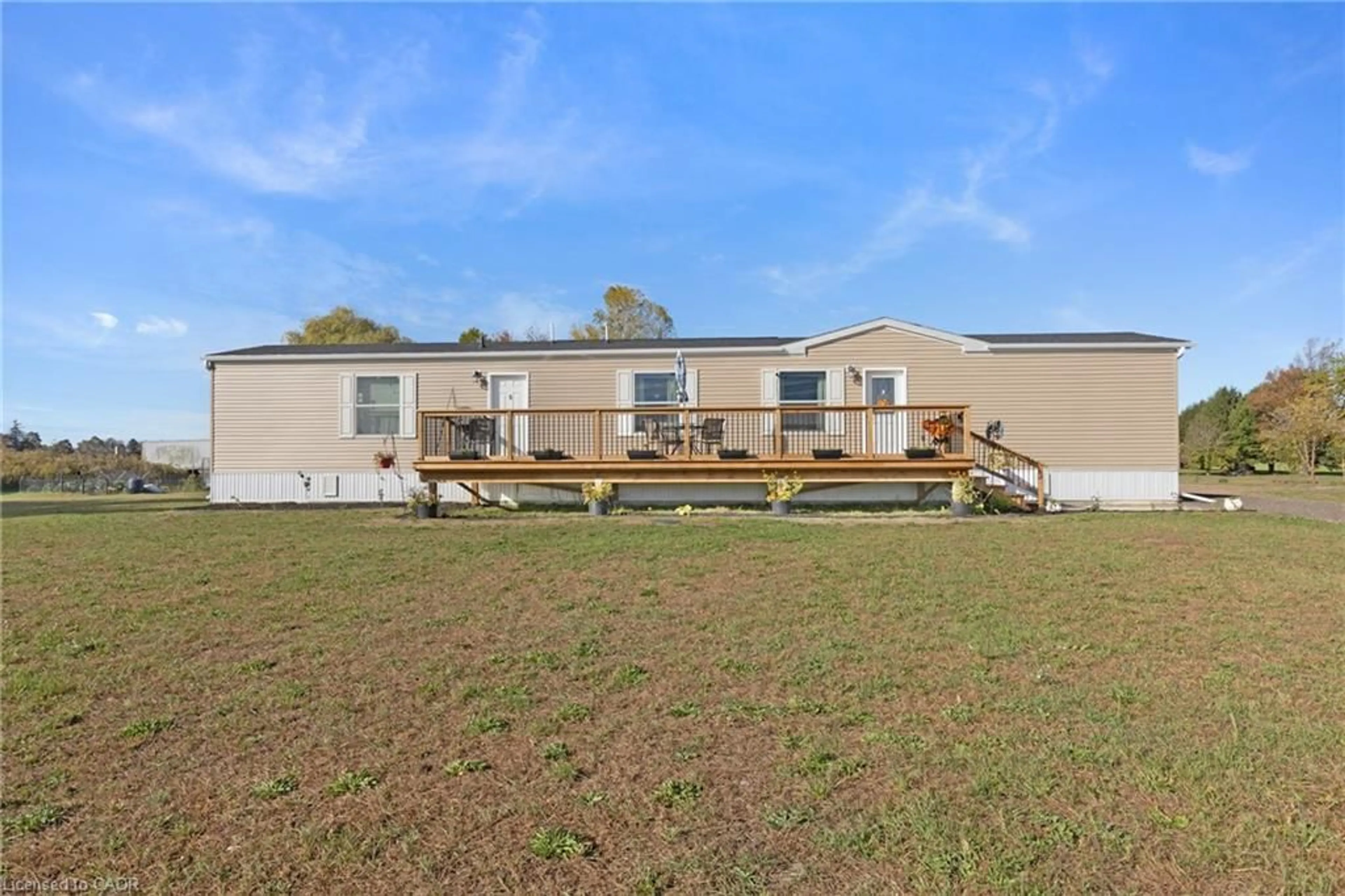 A pic from outside/outdoor area/front of a property/back of a property/a pic from drone, building for 837 Fertilizer Rd, Simcoe Ontario N3Y 4K6