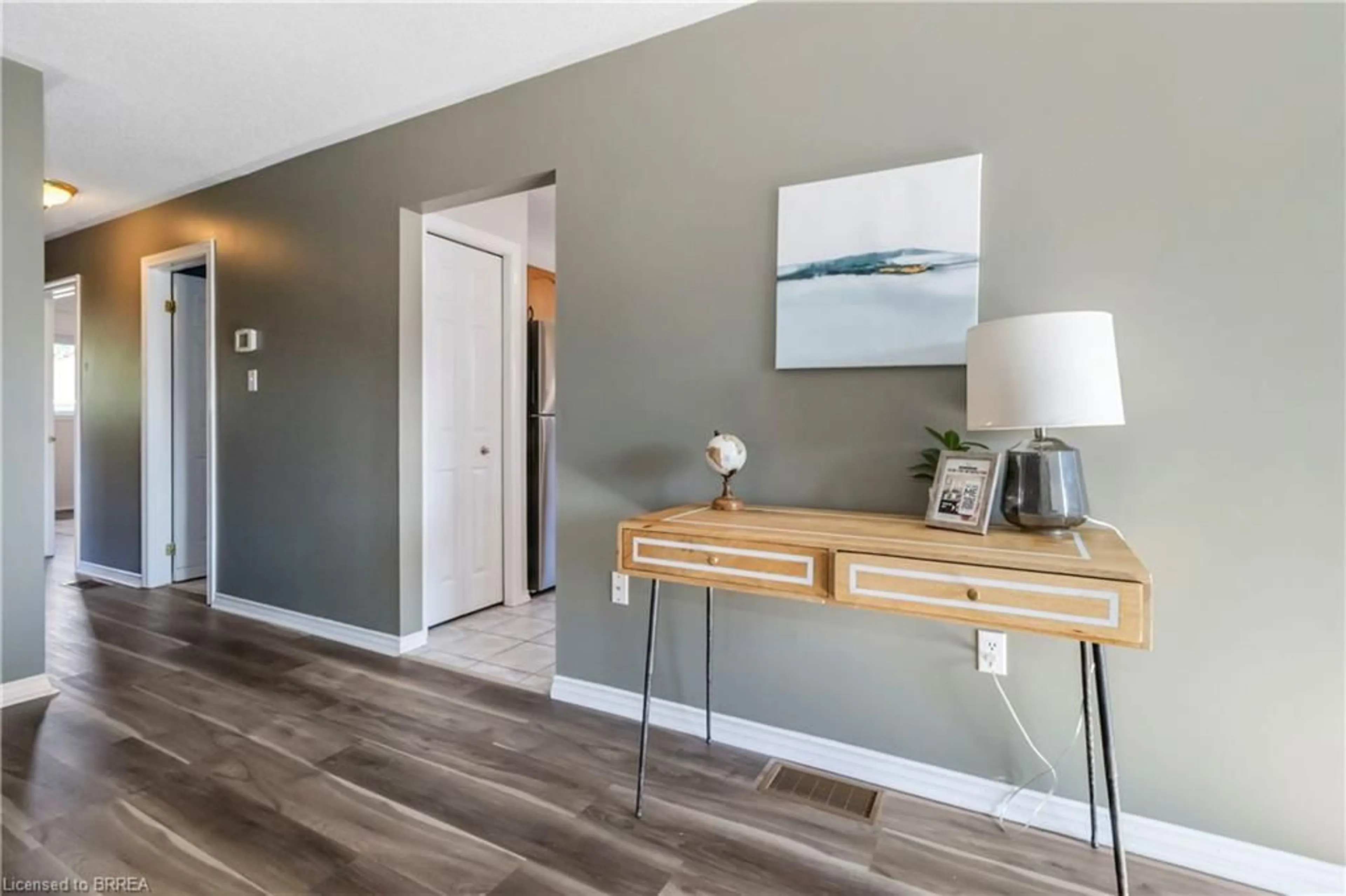 Indoor entryway for 5 Cork Cres, Brantford Ontario N3V 1E3