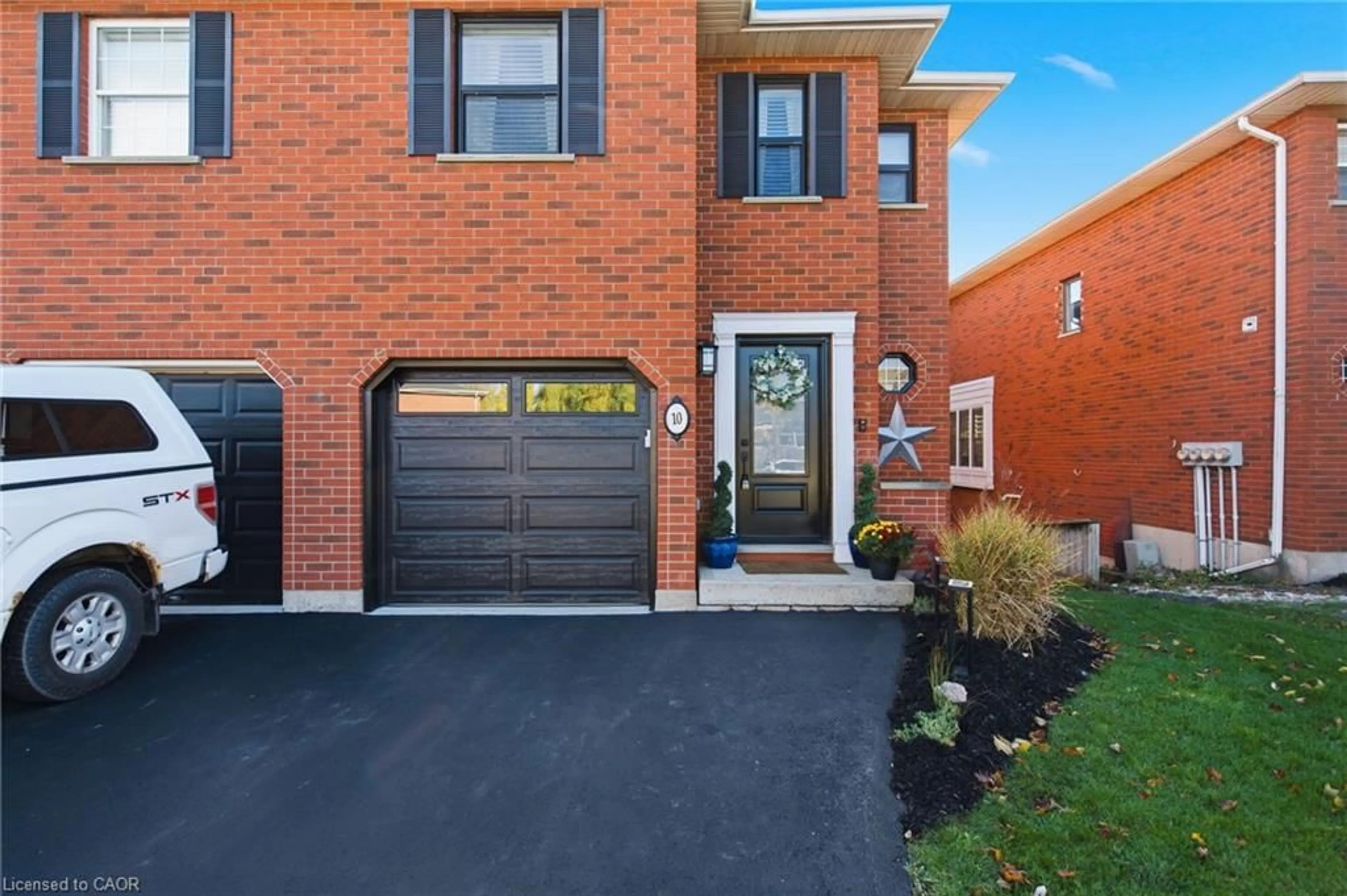 Home with brick exterior material, street for 10 Swayze Crt, Smithville Ontario L0R 2A0