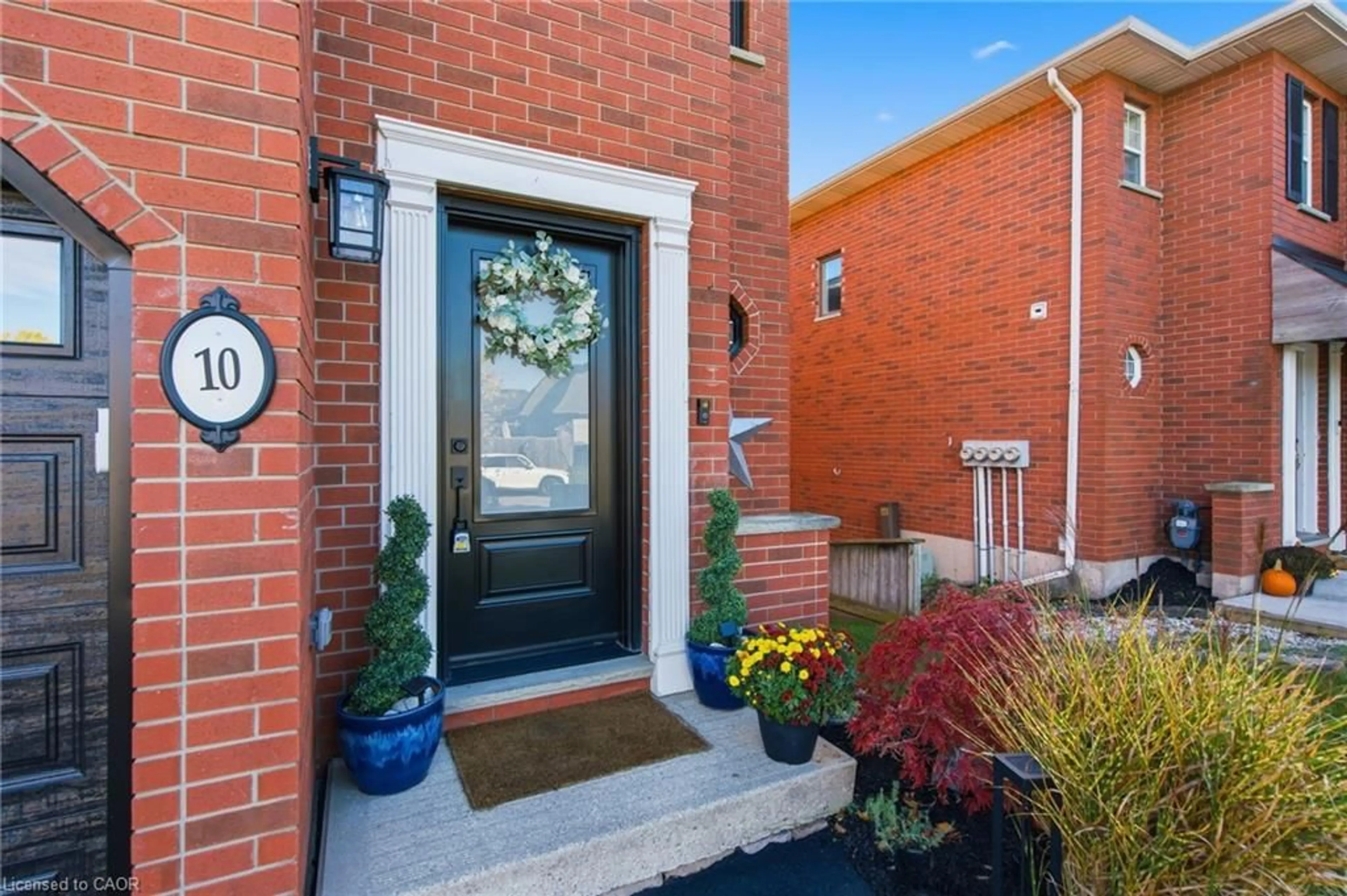 Indoor entryway for 10 Swayze Crt, Smithville Ontario L0R 2A0