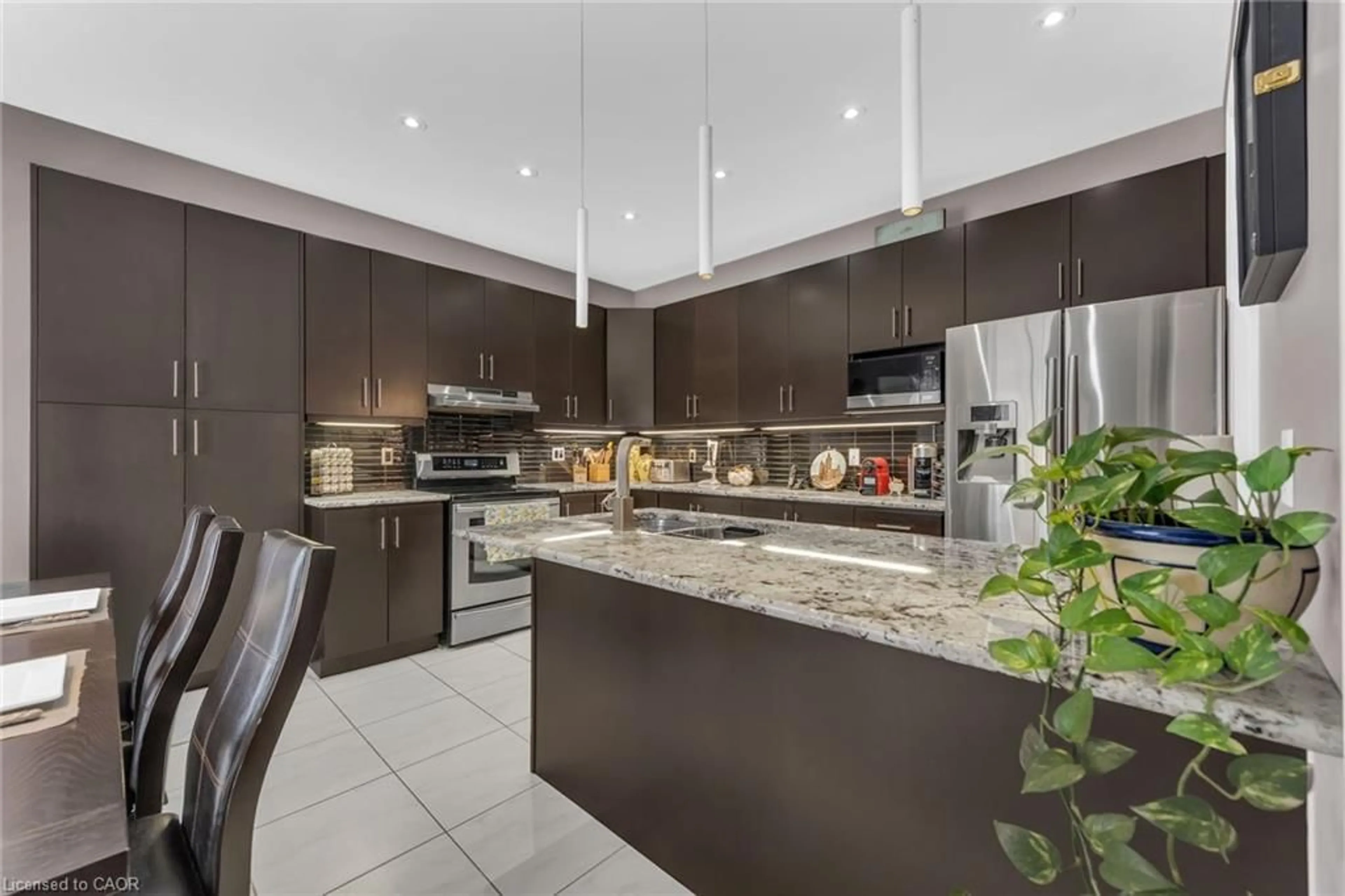 Open concept kitchen, ceramic/tile floor for 211 Vinton Rd, Ancaster Ontario L9K 0G8