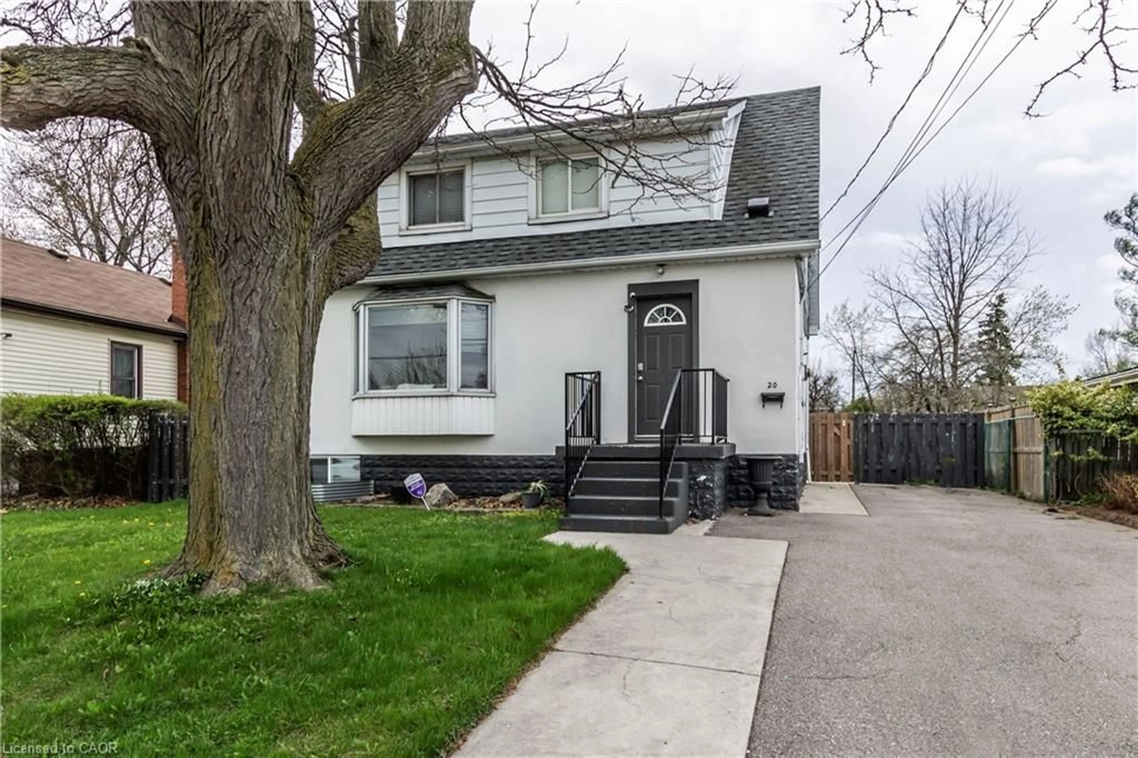 Home with vinyl exterior material, street for 20 West 1st St, Hamilton Ontario L9C 3B8