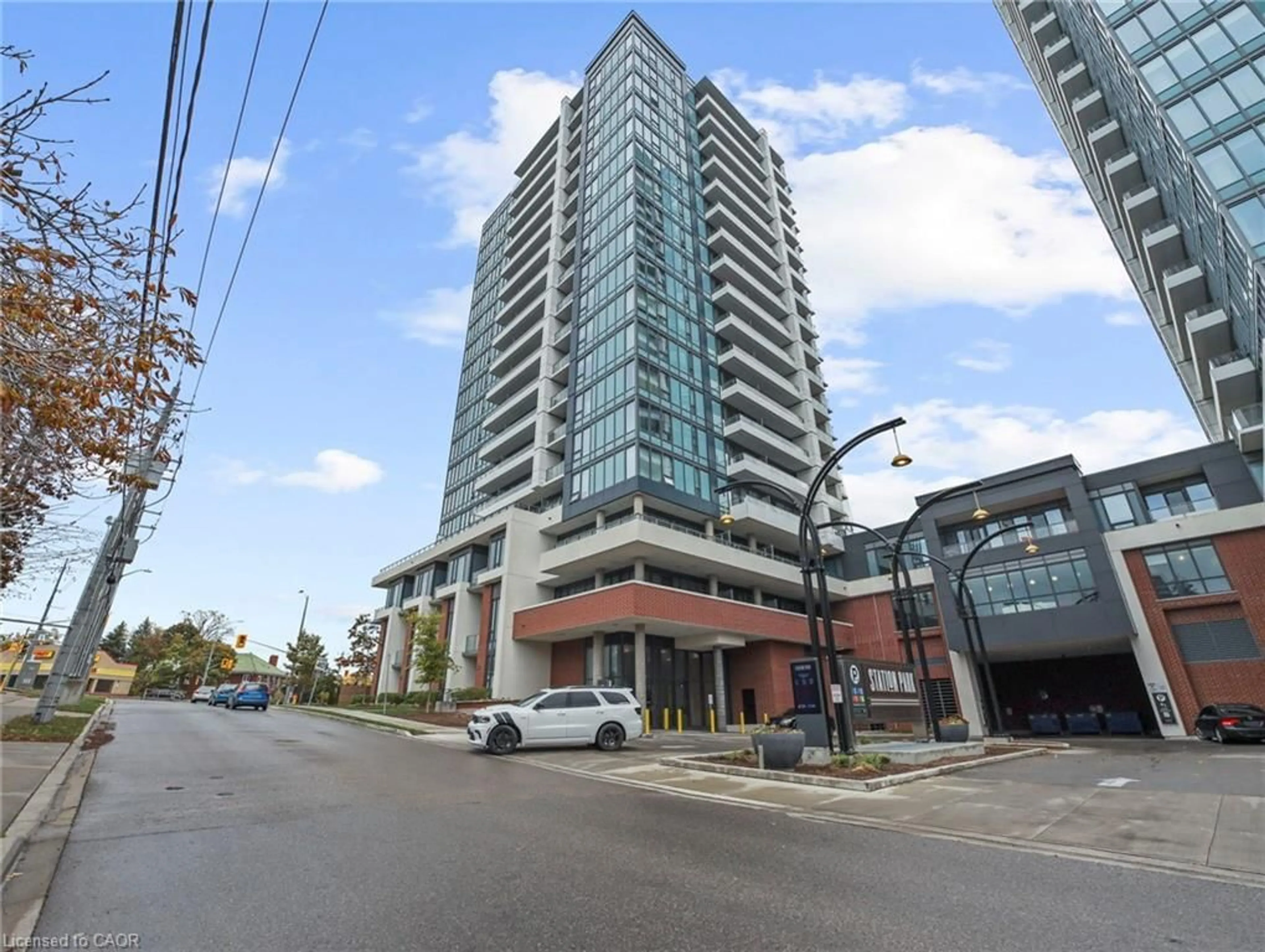 Indoor foyer for 5 Wellington St, Kitchener Ontario N2G 0E3