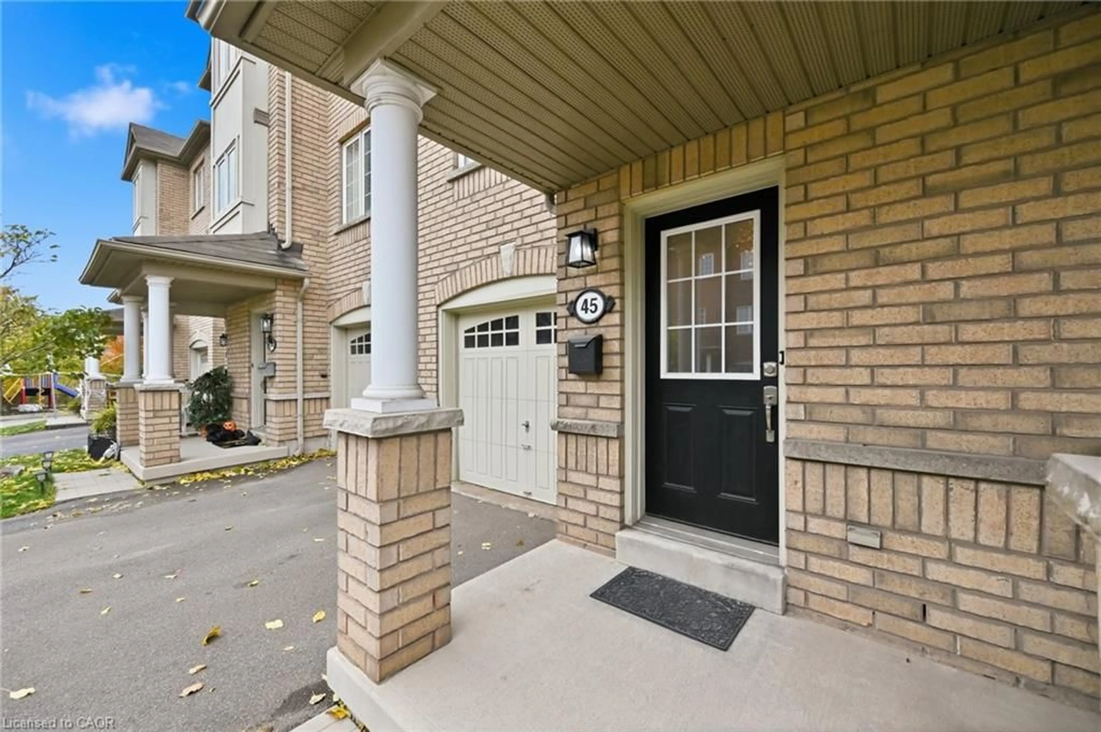 Indoor entryway for 470 Beach Blvd #45, Hamilton Ontario L8H 6X2