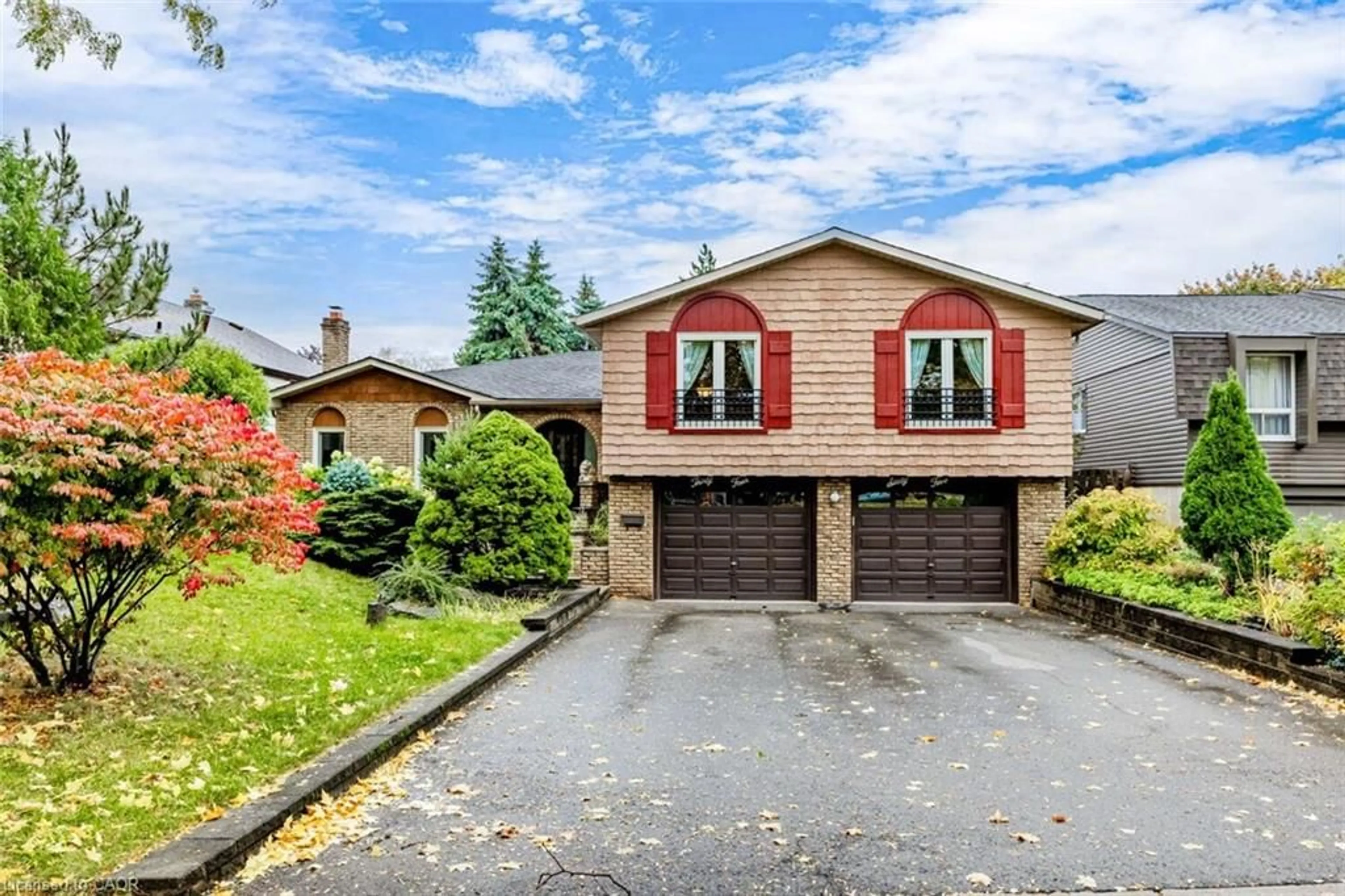 Home with brick exterior material, street for 3465 Rubens Crt, Burlington Ontario L7N 3K3