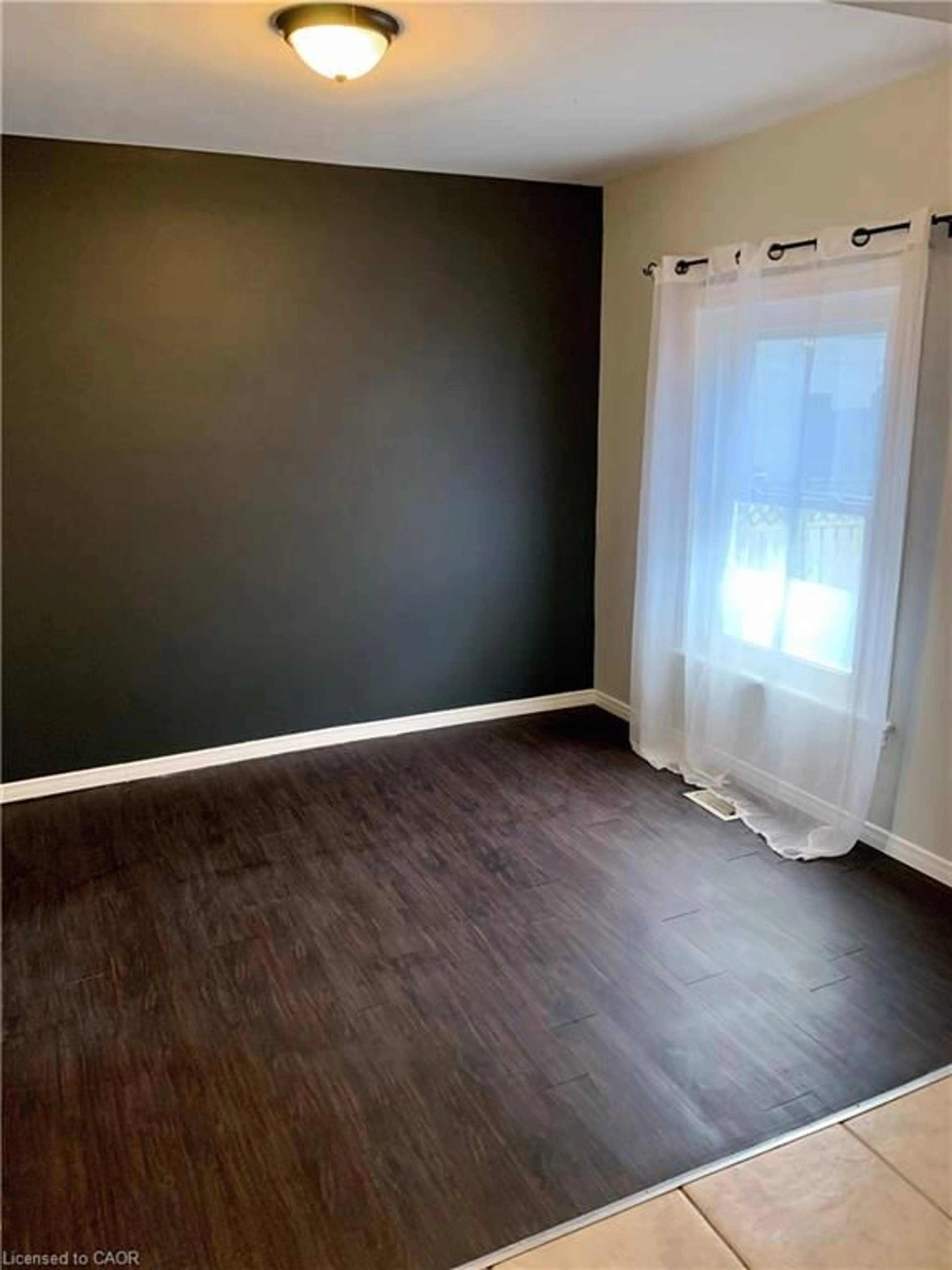 A pic of a room for 50 Sanford Ave, Hamilton Ontario L8M 2G6