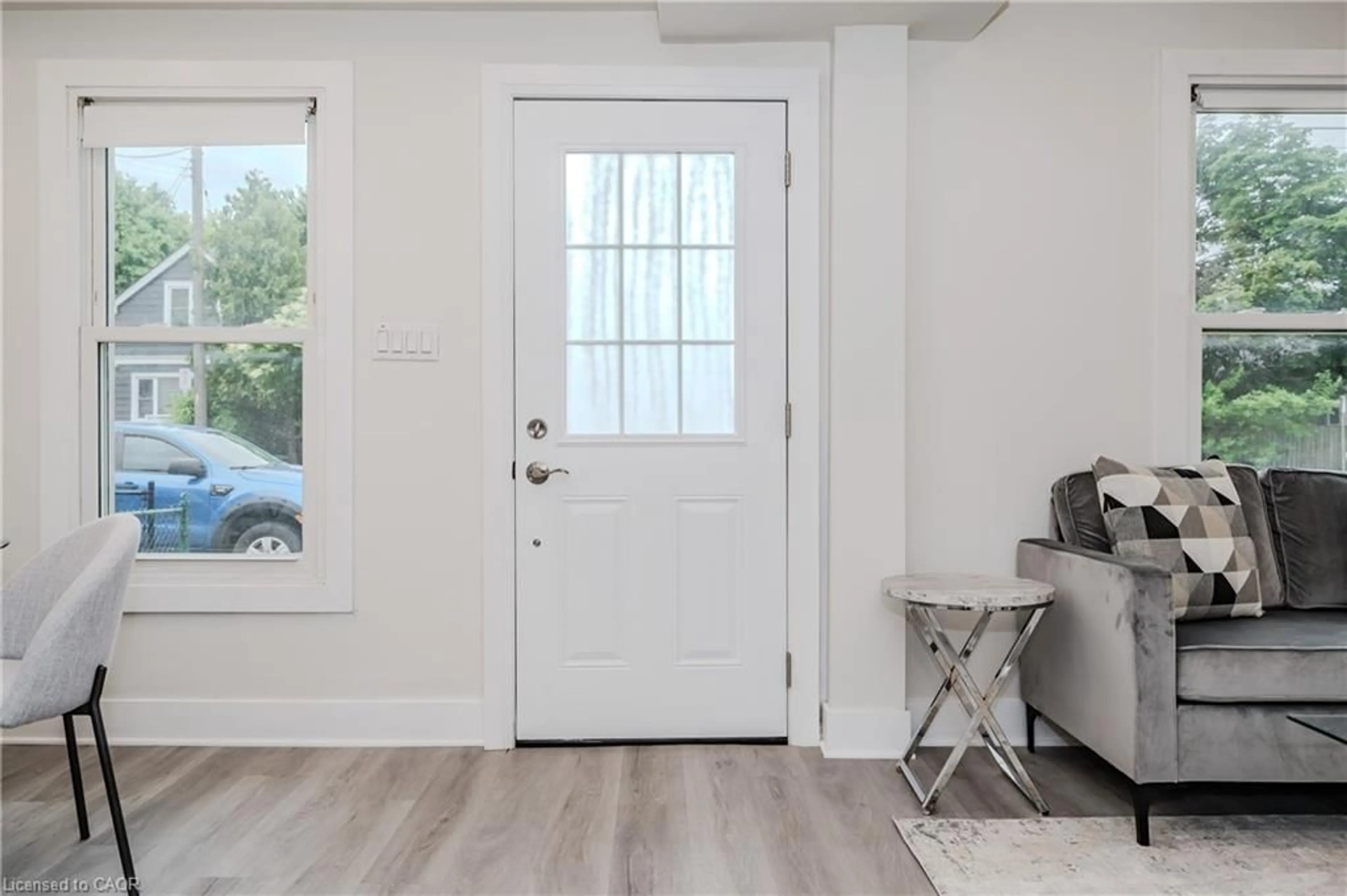 Indoor entryway for 273 Britannia Ave, Hamilton Ontario L8H 1X9