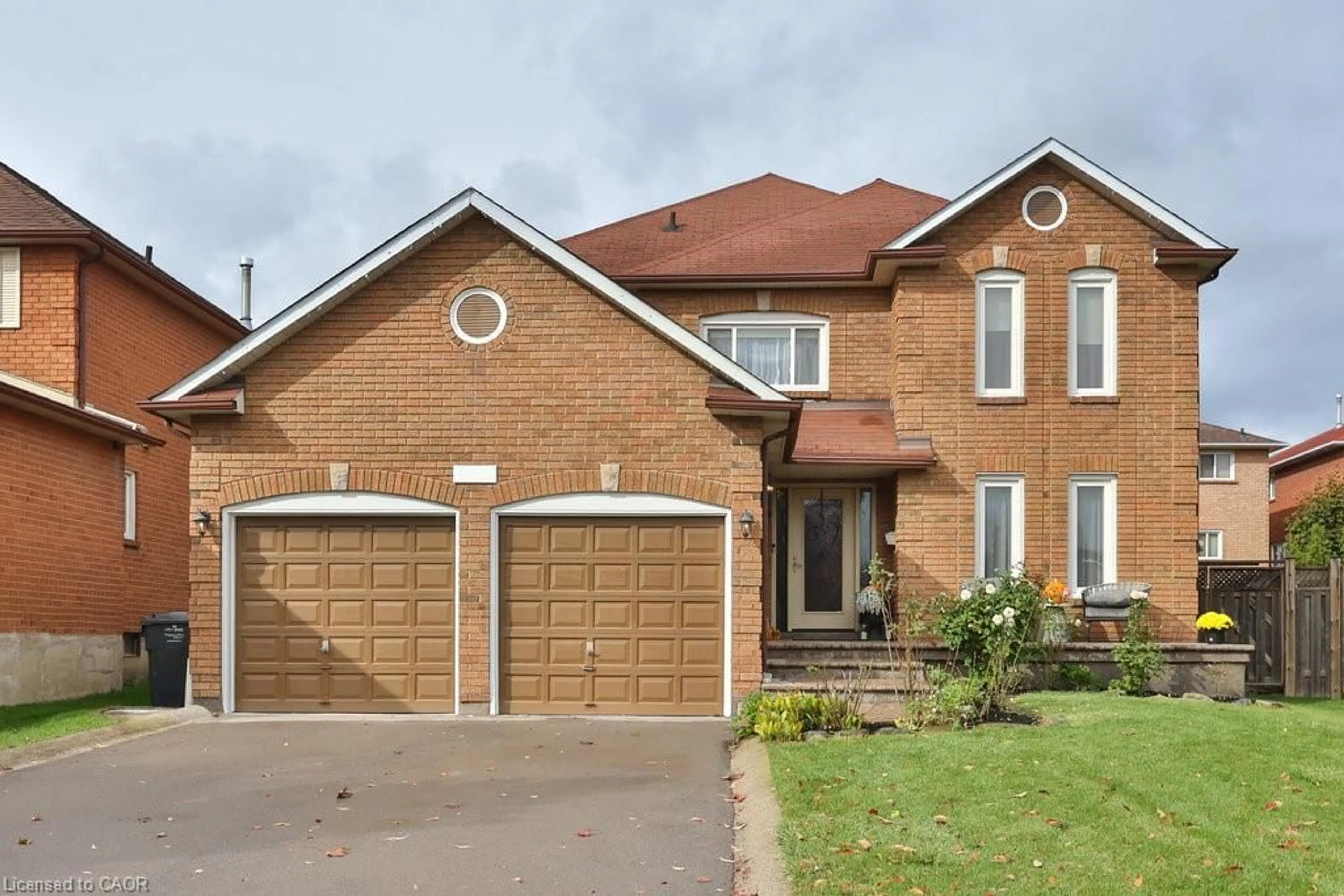 Home with brick exterior material, street for 5163 Sunrise Crt, Mississauga Ontario L5R 2T6