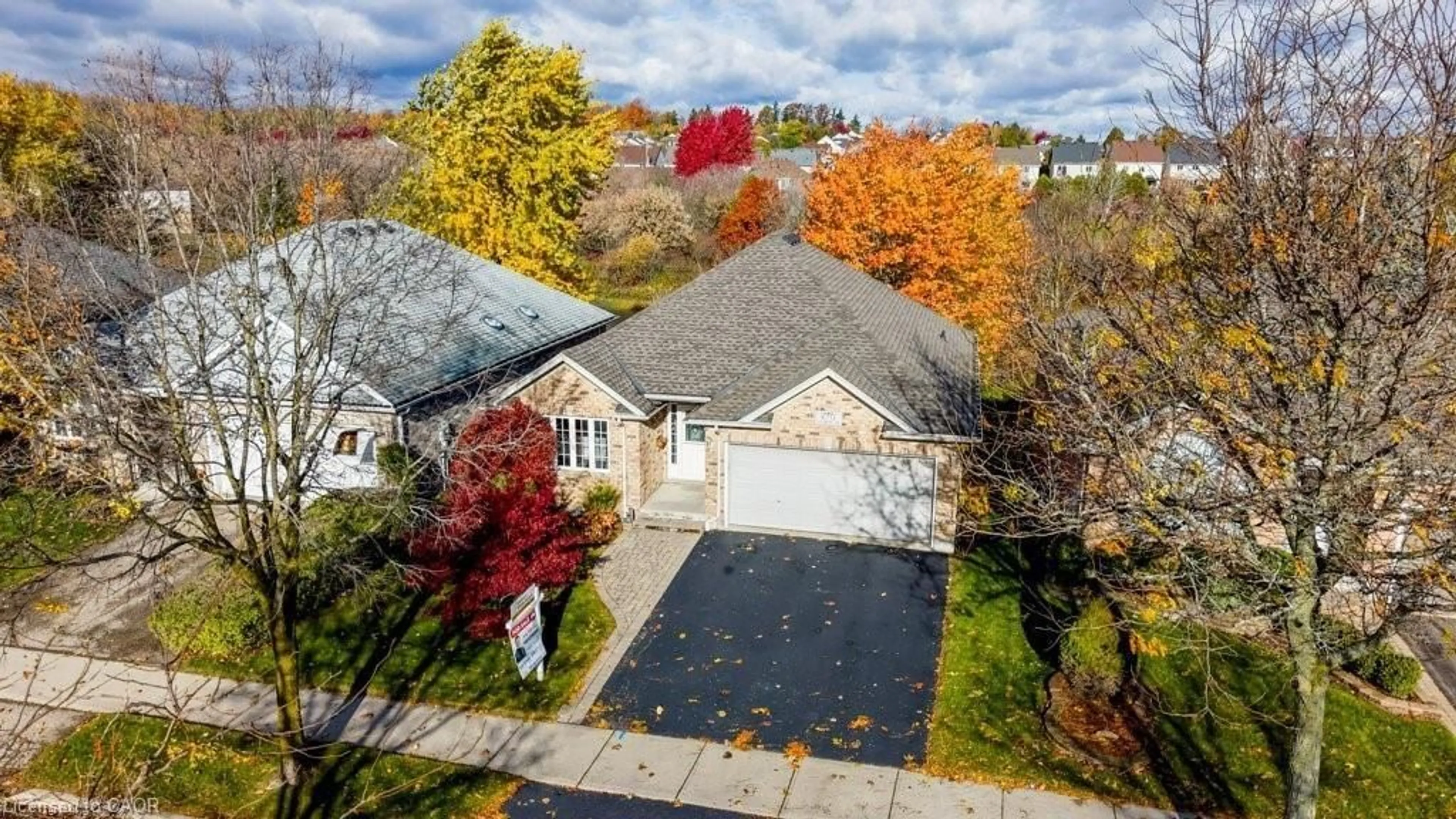 A pic from outside/outdoor area/front of a property/back of a property/a pic from drone, street for 670 Salzburg Dr, Waterloo Ontario N2V 2N8