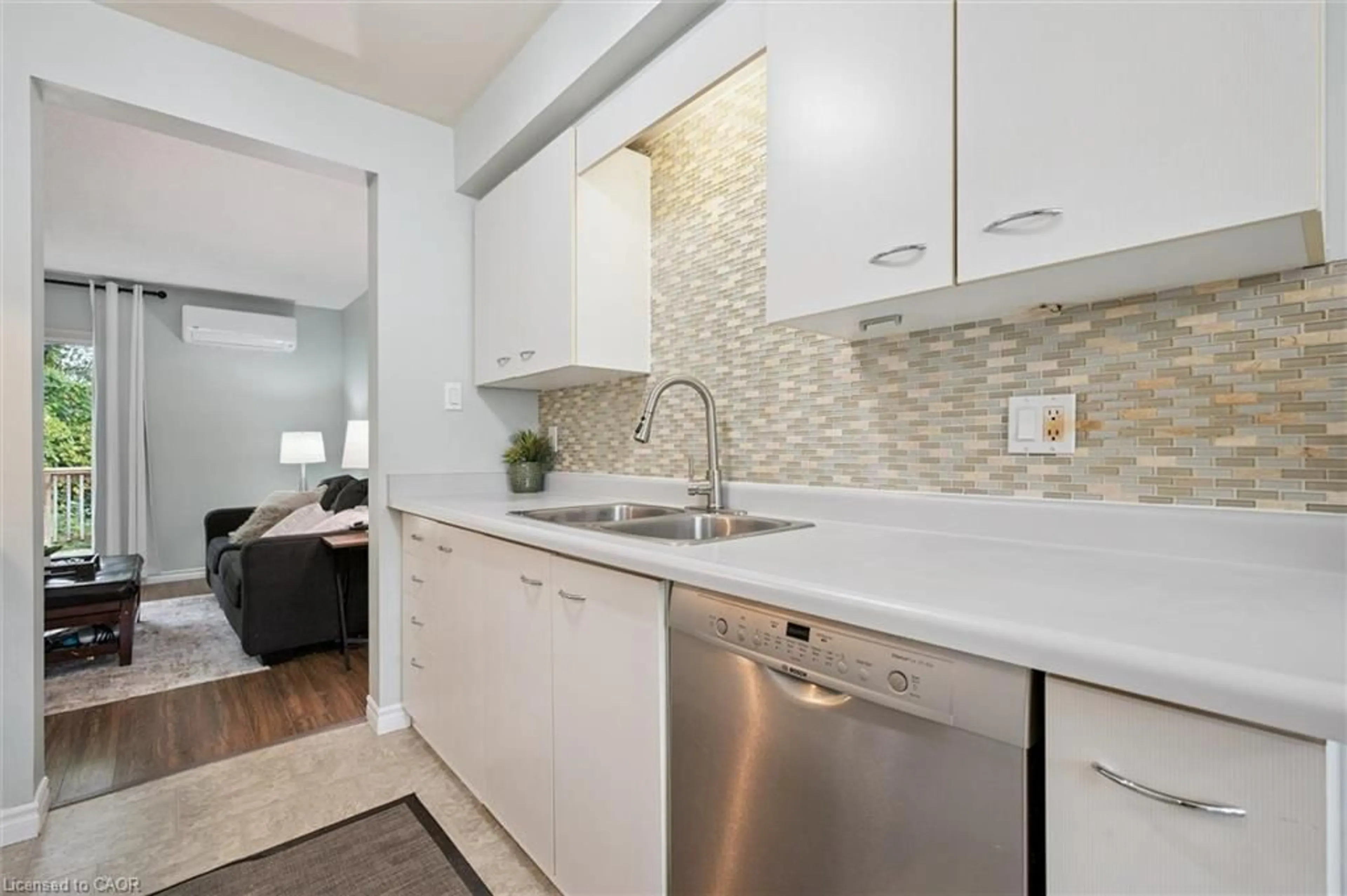 Open concept kitchen, ceramic/tile floor for 219 Kingswood Dr #41, Kitchener Ontario N2E 3J5
