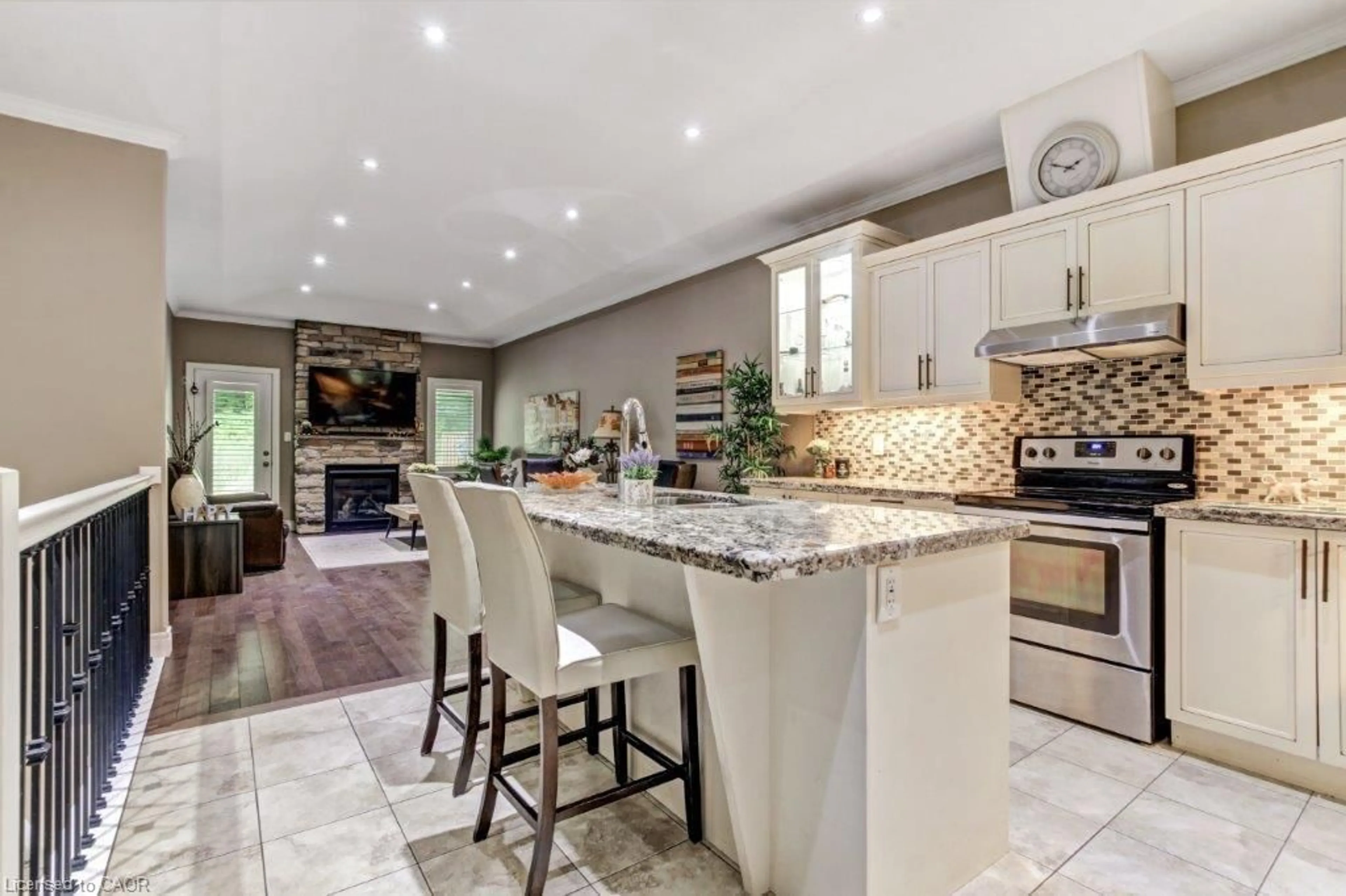 Open concept kitchen, ceramic/tile floor for 194 Donly Dr #6, Simcoe Ontario N3Y 0C6