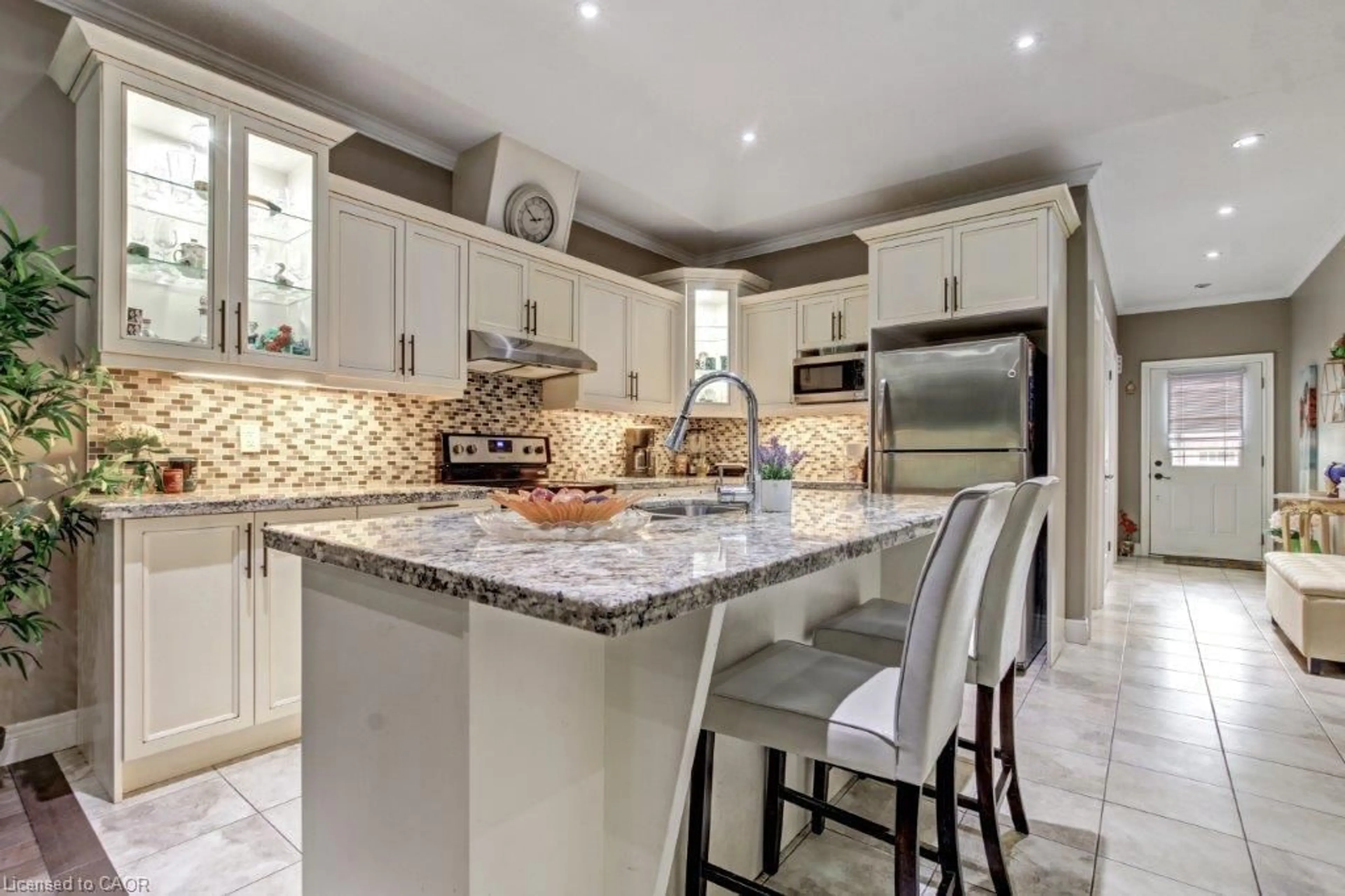 Open concept kitchen, ceramic/tile floor for 194 Donly Dr #6, Simcoe Ontario N3Y 0C6