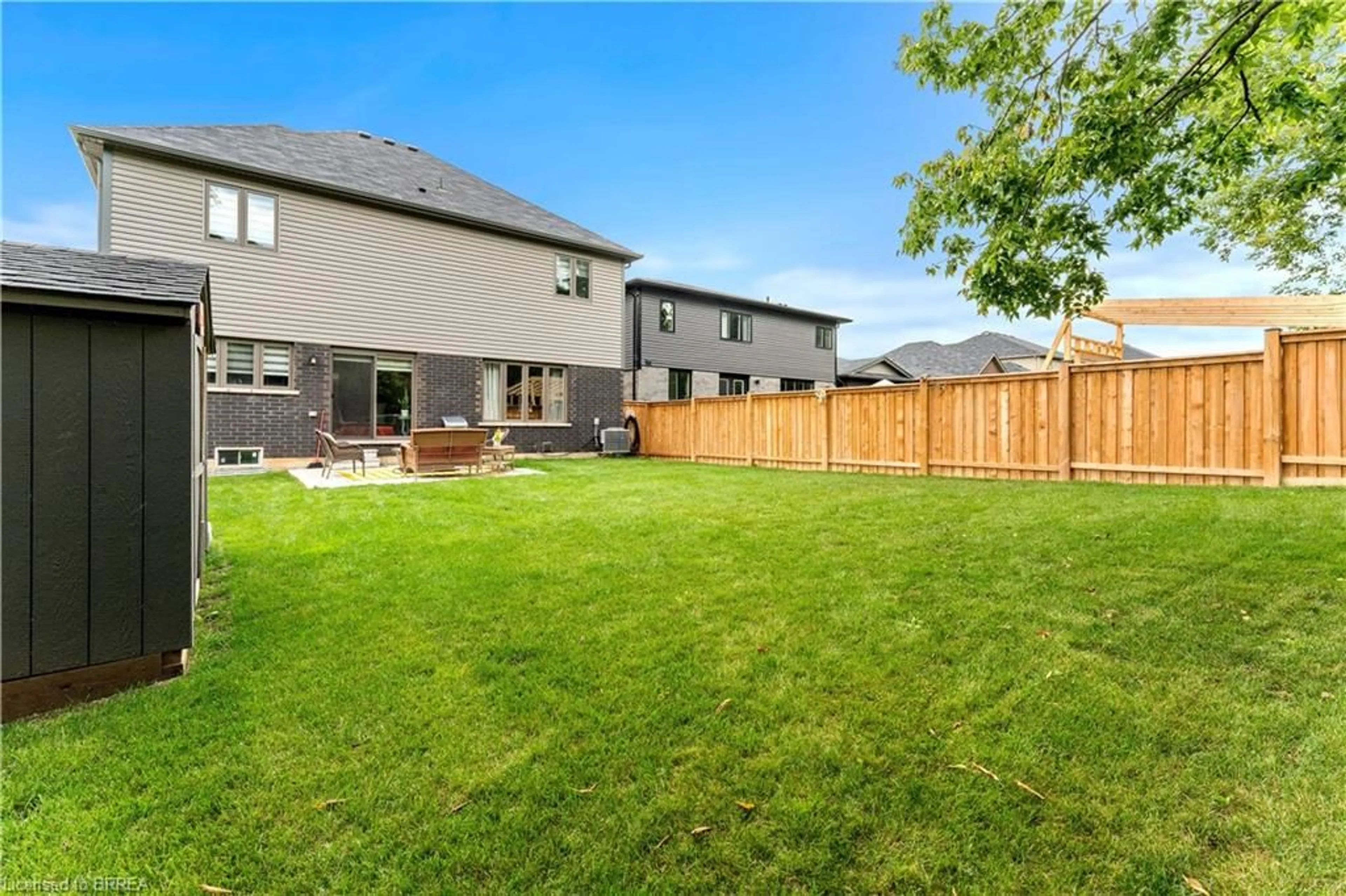 Patio, street for 8 Lorne Card Dr, Paris Ontario N3L 0H8