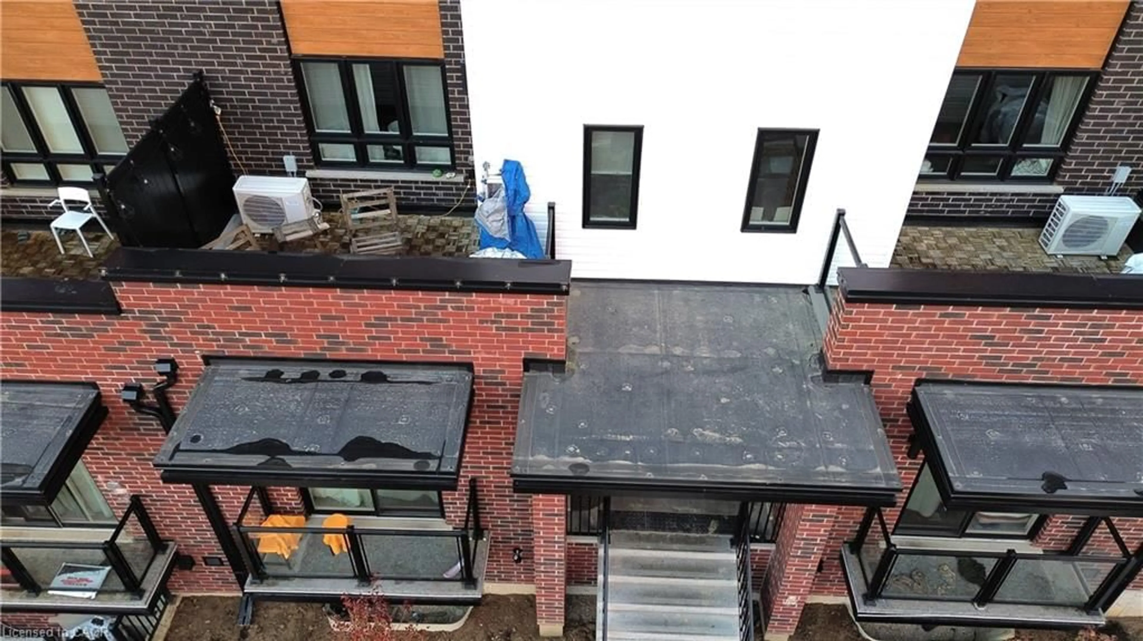 A pic from outside/outdoor area/front of a property/back of a property/a pic from drone, city buildings view from balcony for 287 Chapel Hill Dr, Kitchener Ontario N2R 0S4