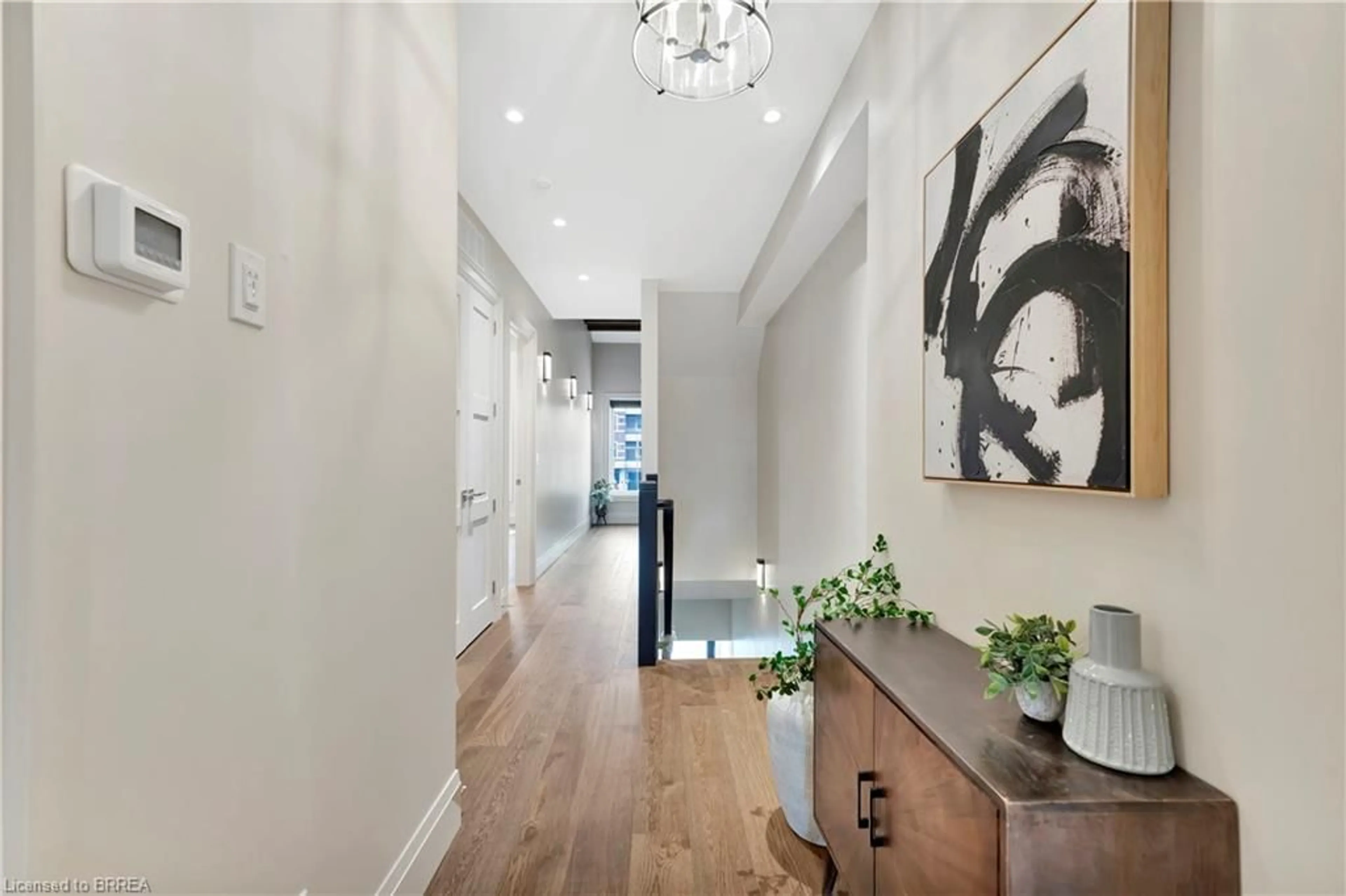 Indoor foyer for 7 Grand River St #204, Paris Ontario N3L 2L9