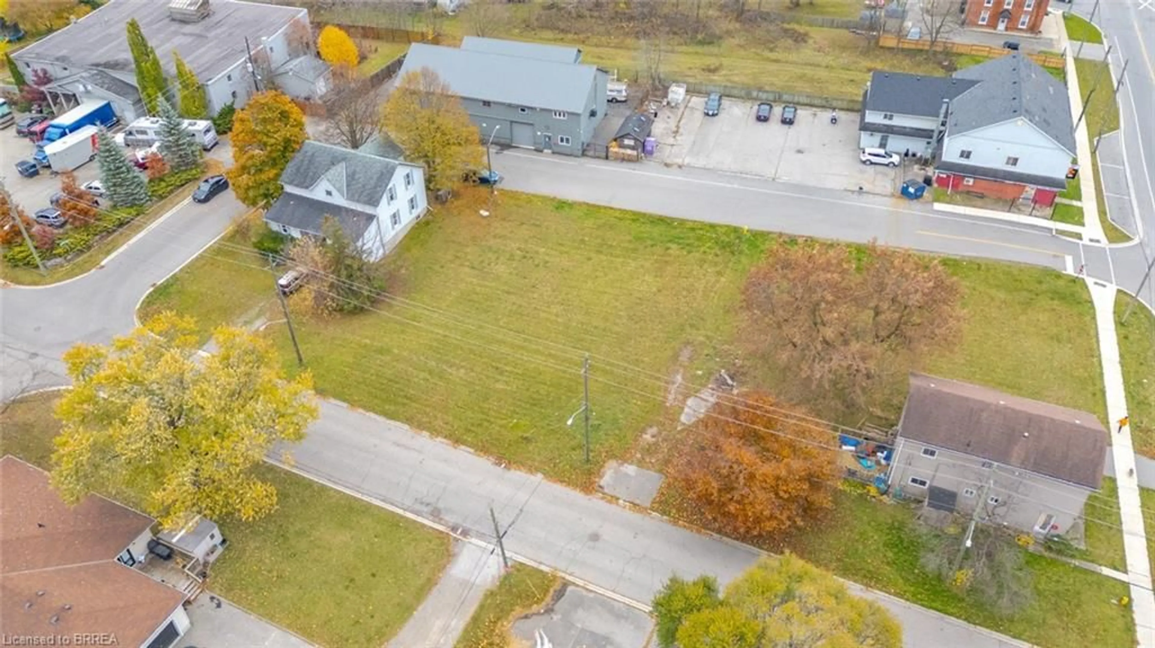 A pic from outside/outdoor area/front of a property/back of a property/a pic from drone, street for 6 Brydges St, Paris Ontario N3L 1R4