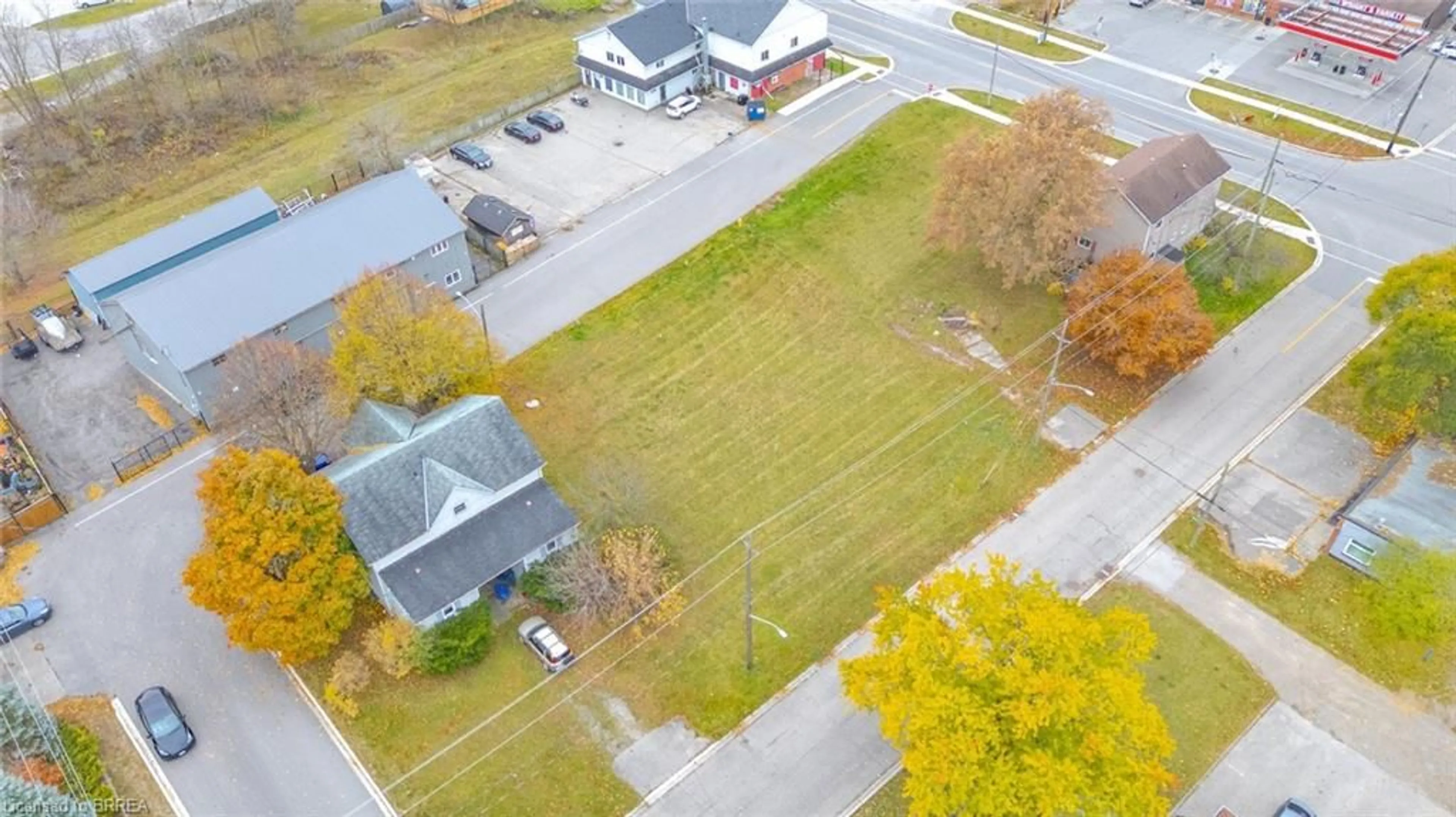 A pic from outside/outdoor area/front of a property/back of a property/a pic from drone, street for 6 Brydges St, Paris Ontario N3L 1R4