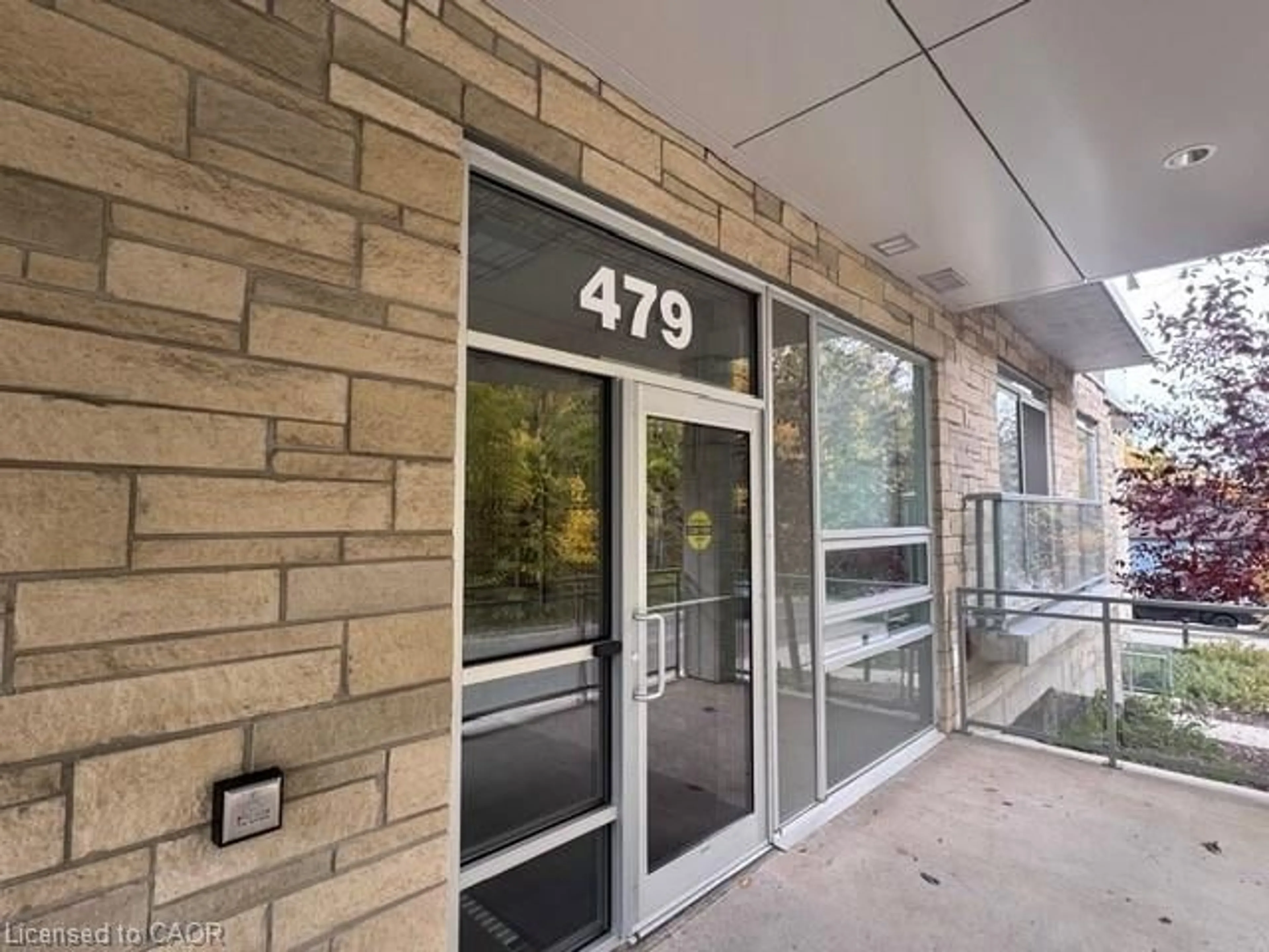 Indoor foyer for 479 Charlton Ave #502, Hamilton Ontario L8N 0B4