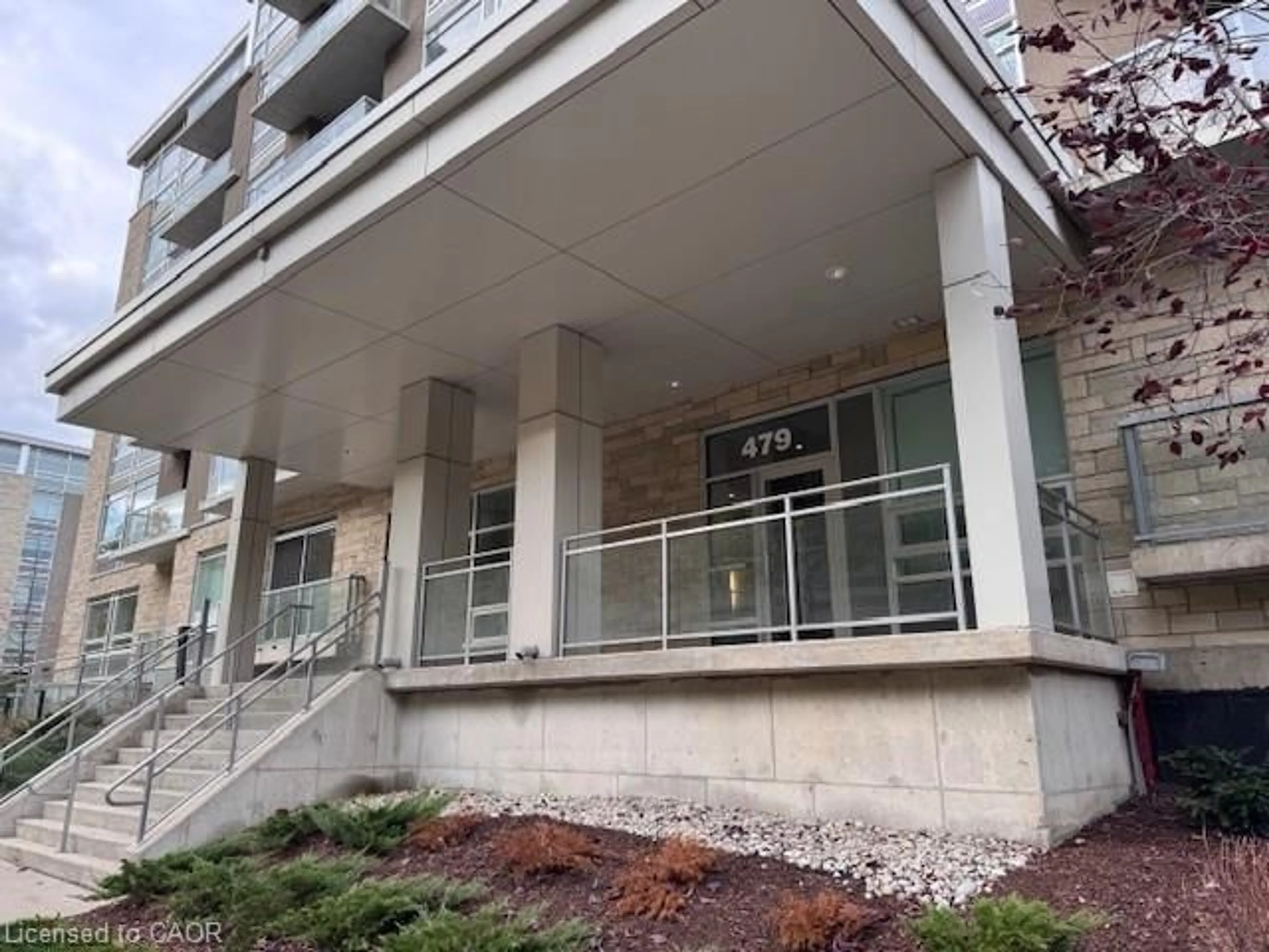 Indoor foyer for 479 Charlton Ave #502, Hamilton Ontario L8N 0B4