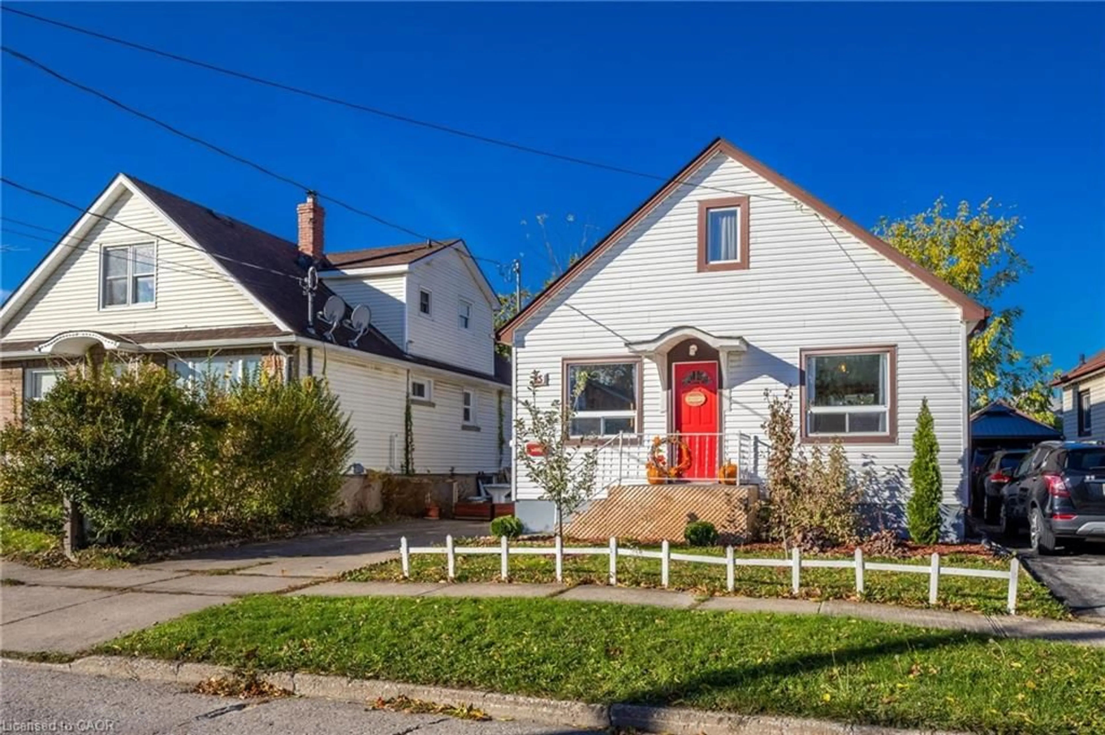 Home with brick exterior material, street for 25 Augusta Ave, St. Catharines Ontario L2M 5R3