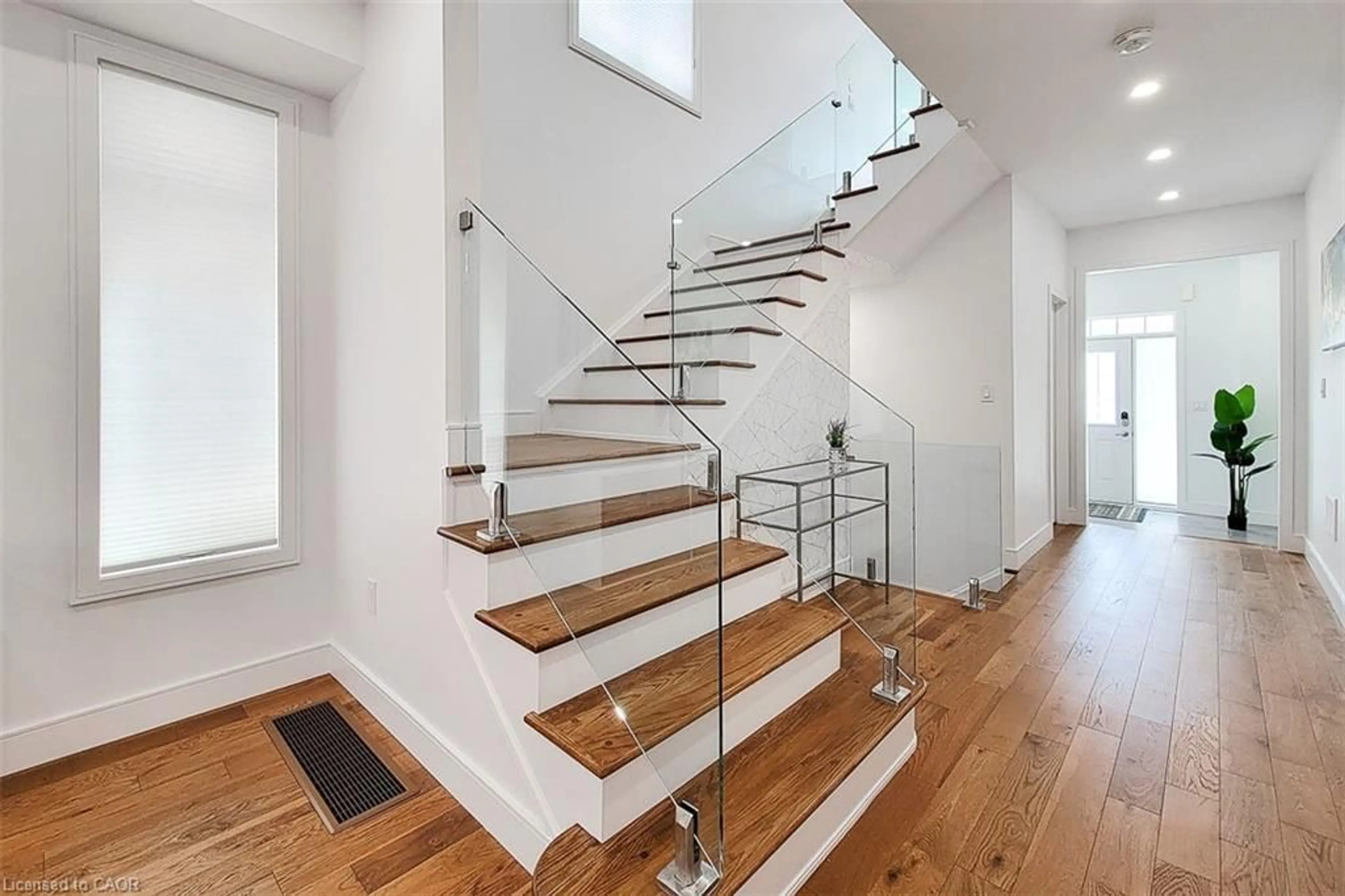Stairs for 87 Mcknight Ave, Hamilton Ontario L8B 0T8