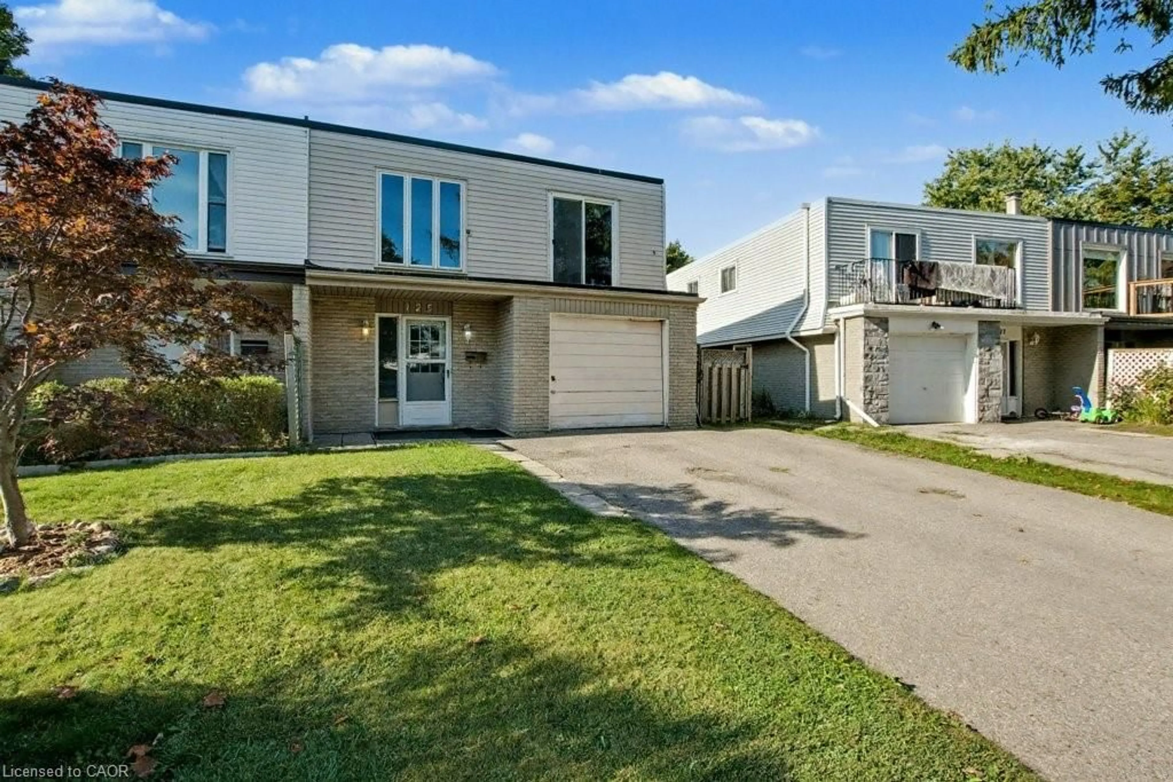 A pic from outside/outdoor area/front of a property/back of a property/a pic from drone, street for 125 Ingleside Dr, Kitchener Ontario N2M 2G9