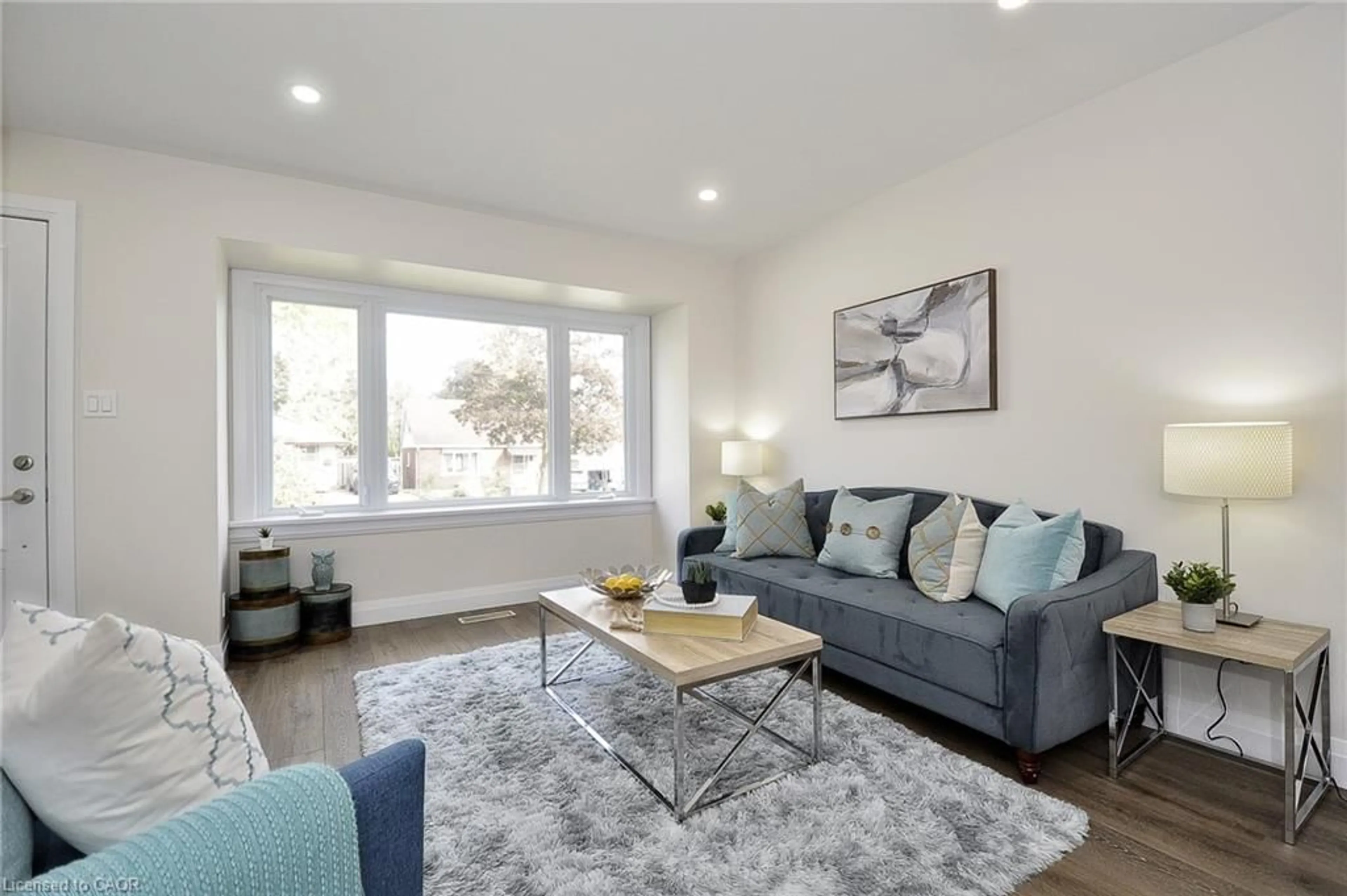 Living room with furniture, wood/laminate floor for 47 Fourth Ave, Cambridge Ontario N1S 2E2