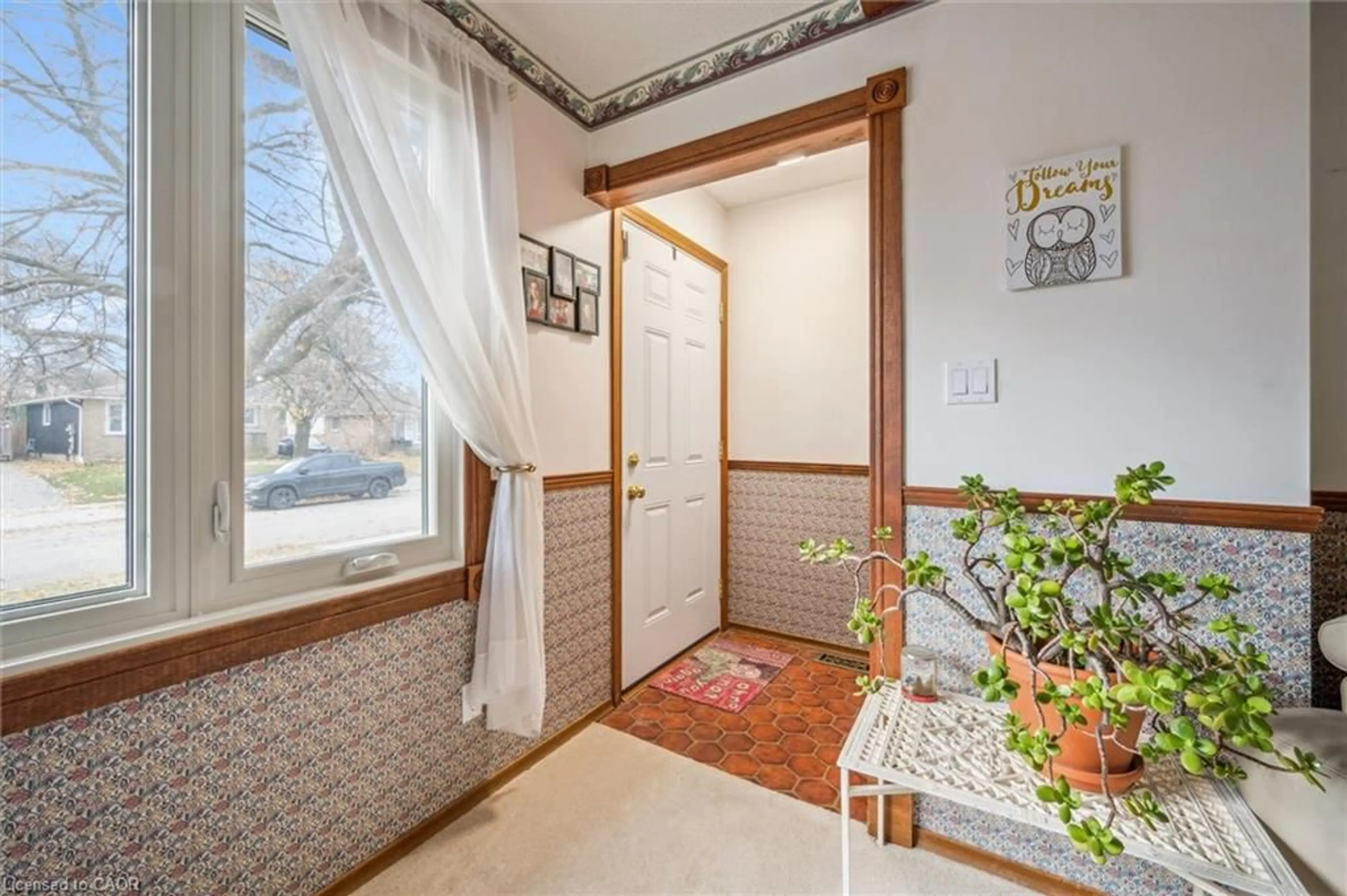 Indoor entryway for 217 Johanna Dr, Cambridge Ontario N1S 4C5