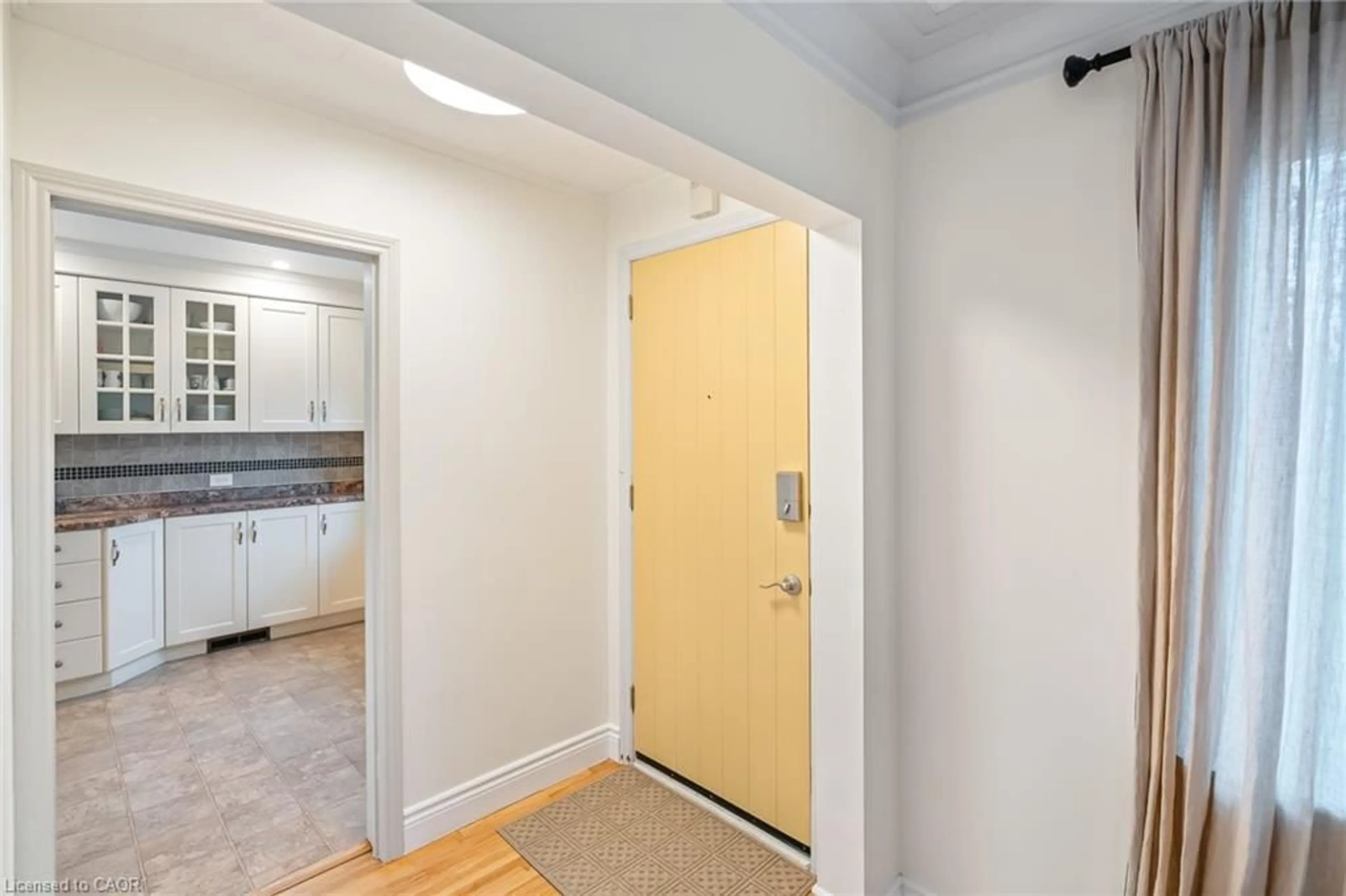 Indoor entryway for 12 Duncan Dr, St. Catharines Ontario L2N 3N9