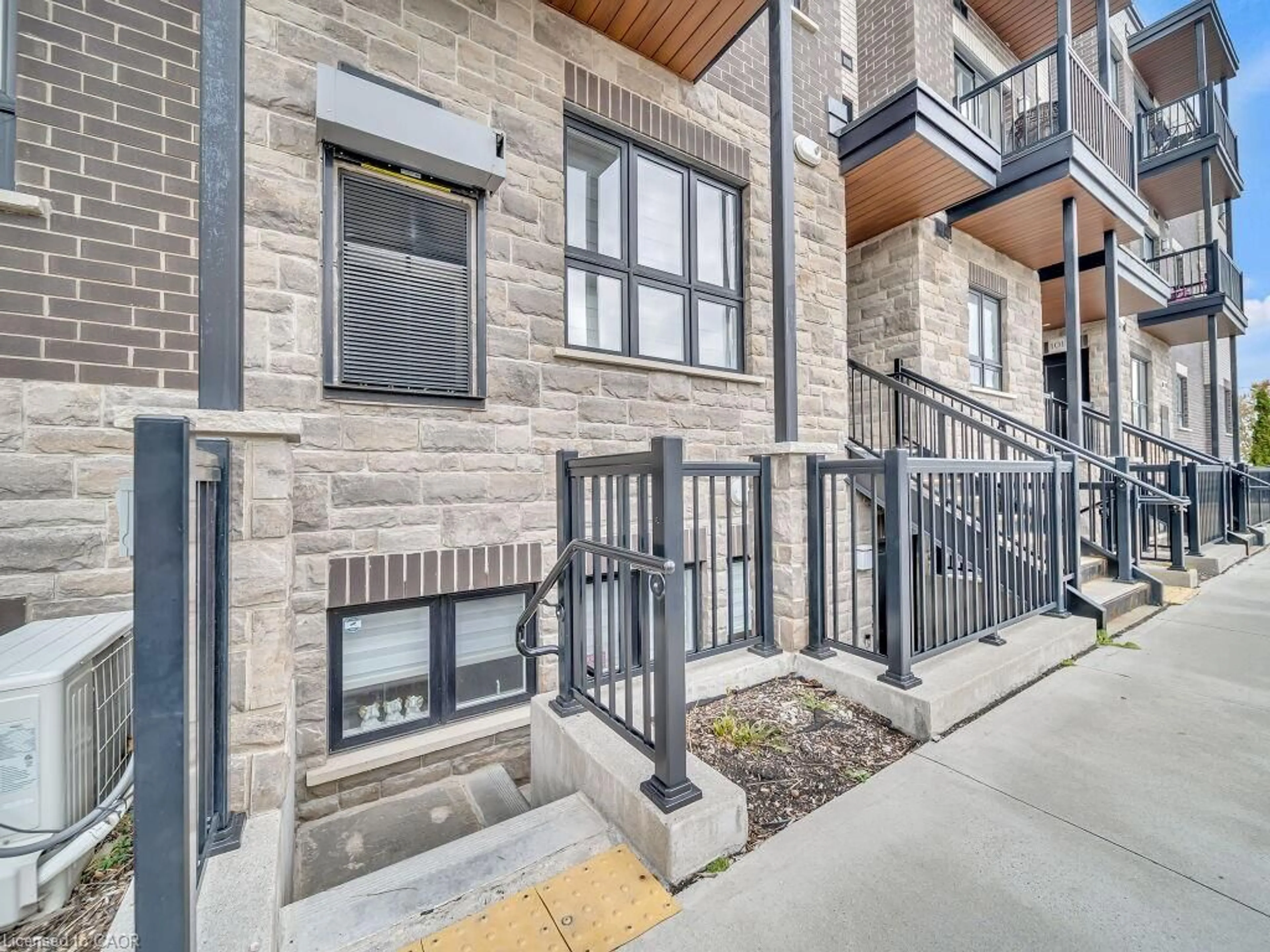 Unknown for 408 Guelph Ave #3, Cambridge Ontario N3C 2V3