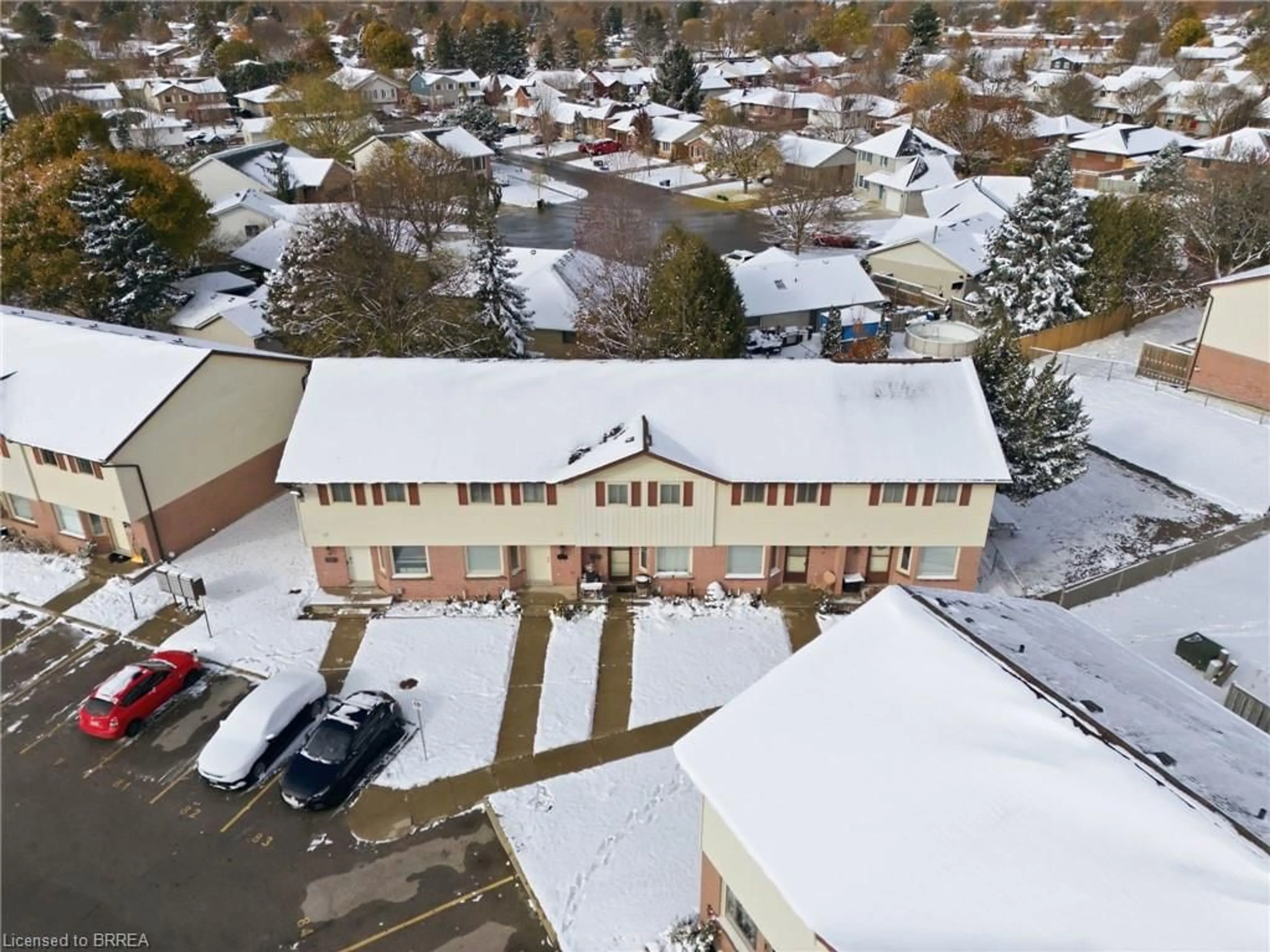 A pic from outside/outdoor area/front of a property/back of a property/a pic from drone, building for 1115 Nellis St #29, Woodstock Ontario N4T 1P6