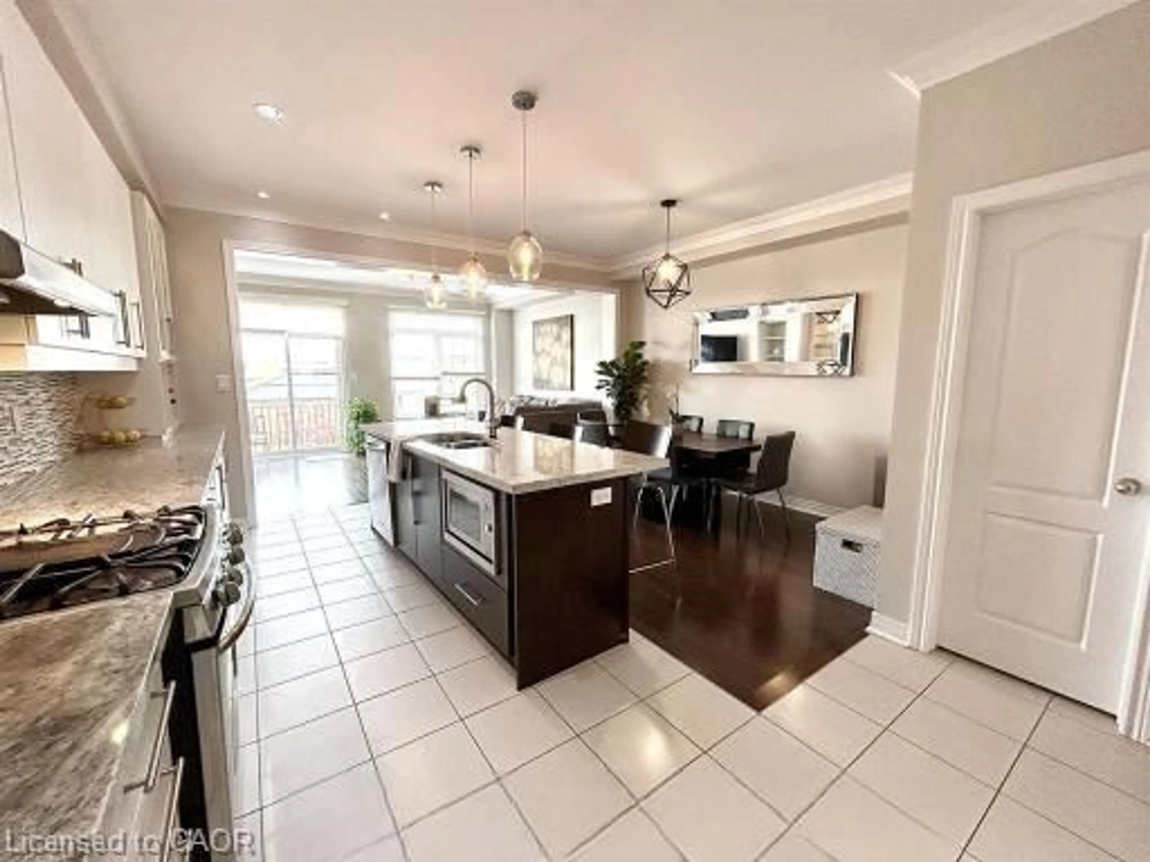 Open concept kitchen, ceramic/tile floor for 144 Sky Harbour Dr, Brampton Ontario L6Y 0V1