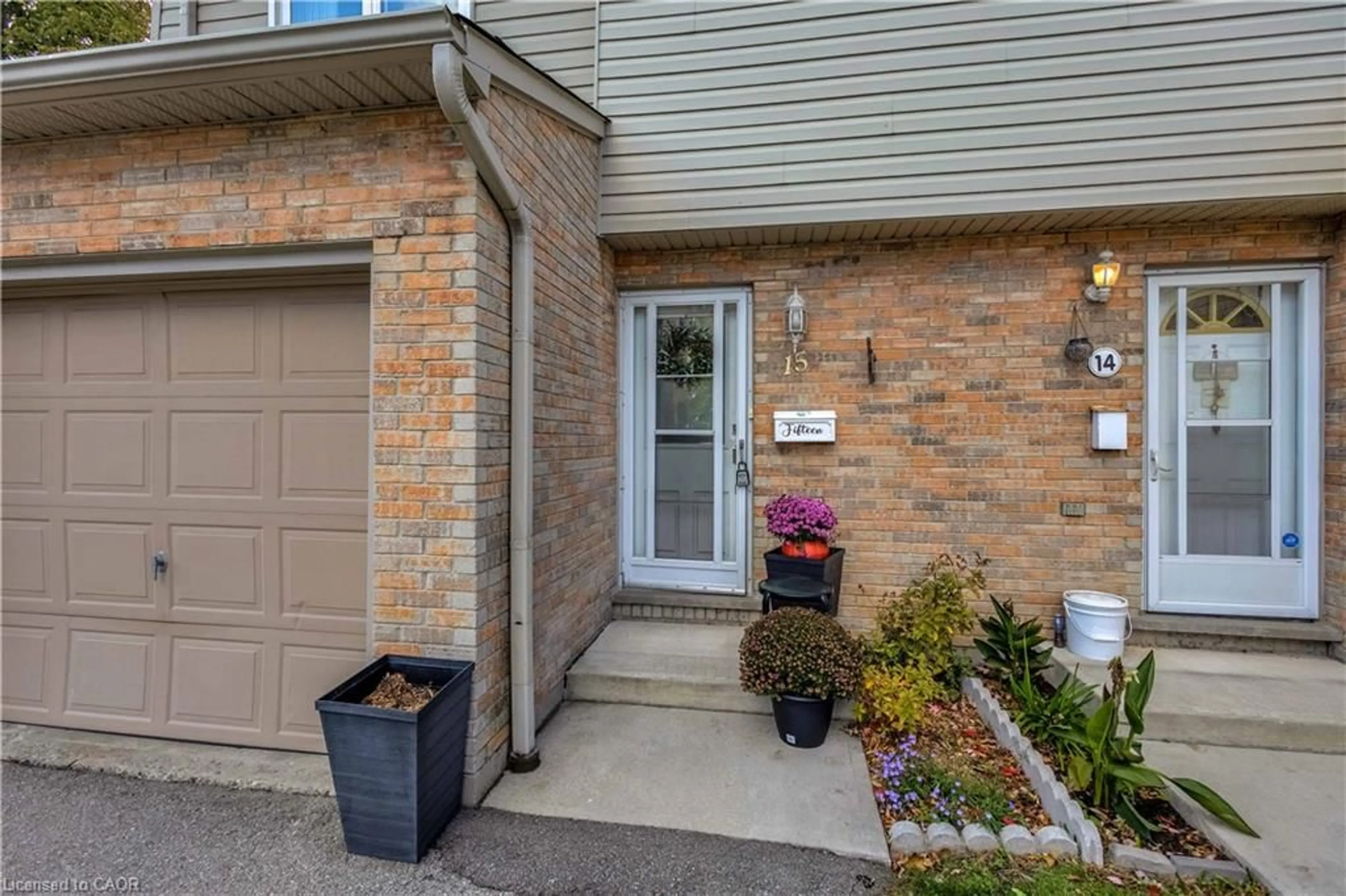 Indoor entryway for 1396 Upper Ottawa St #15, Hamilton Ontario L8W 1R1