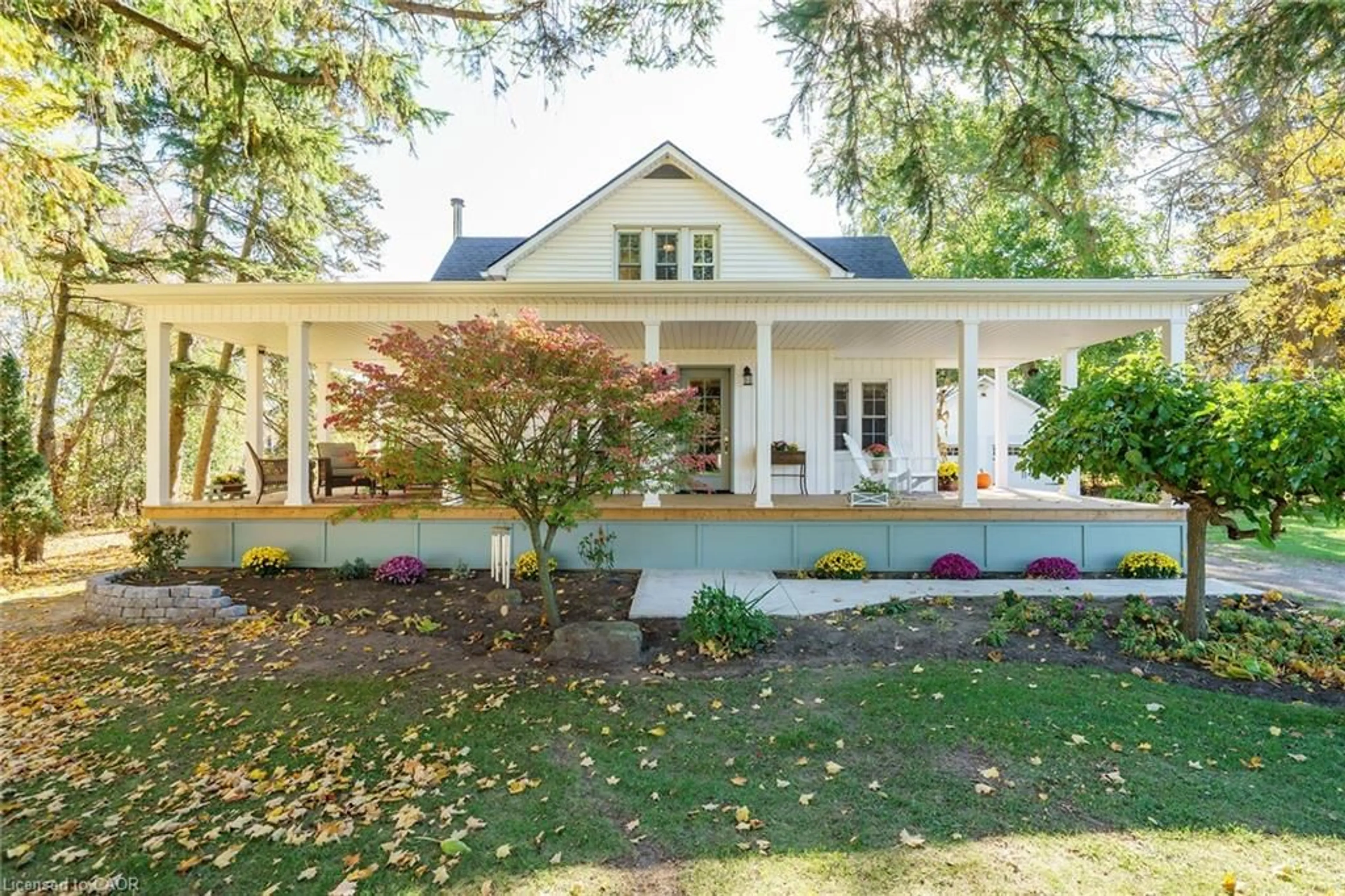 Home with vinyl exterior material, street for 1072 Concession 13 Townsend, Simcoe Ontario N3Y 4K3