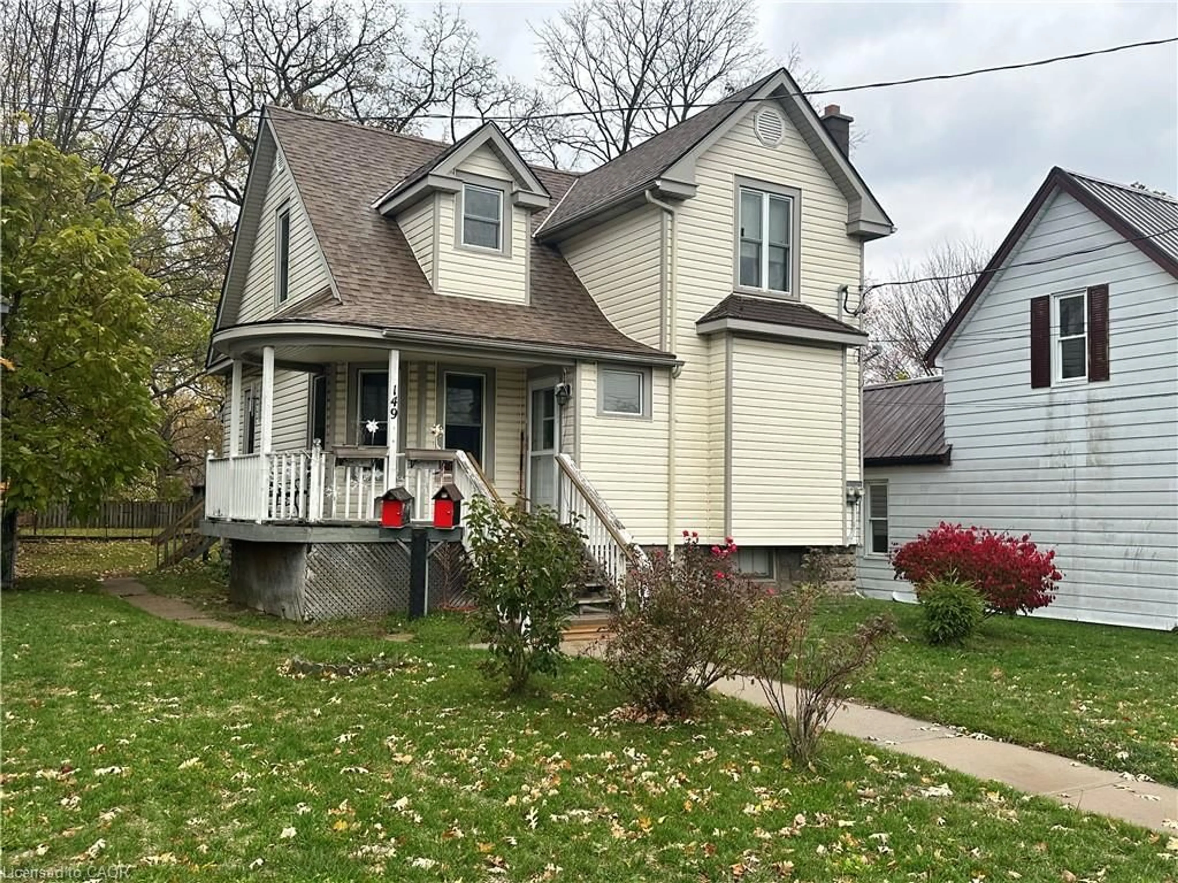 Home with vinyl exterior material, street for 149 Forest St, Dunnville Ontario N1A 1B9