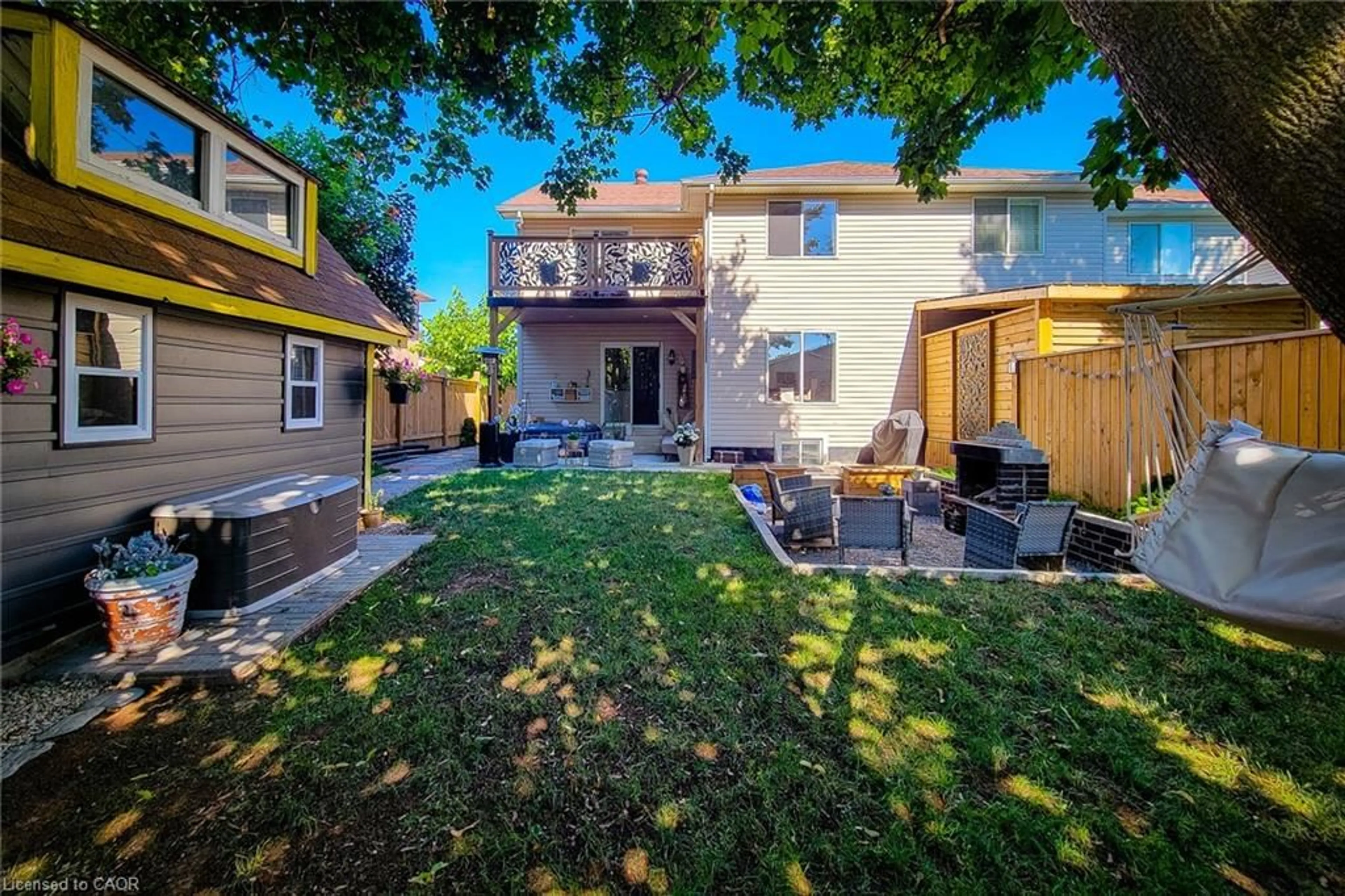 Patio, street for 4532 Garden Gate Terr, Beamsville Ontario L0R 1B9