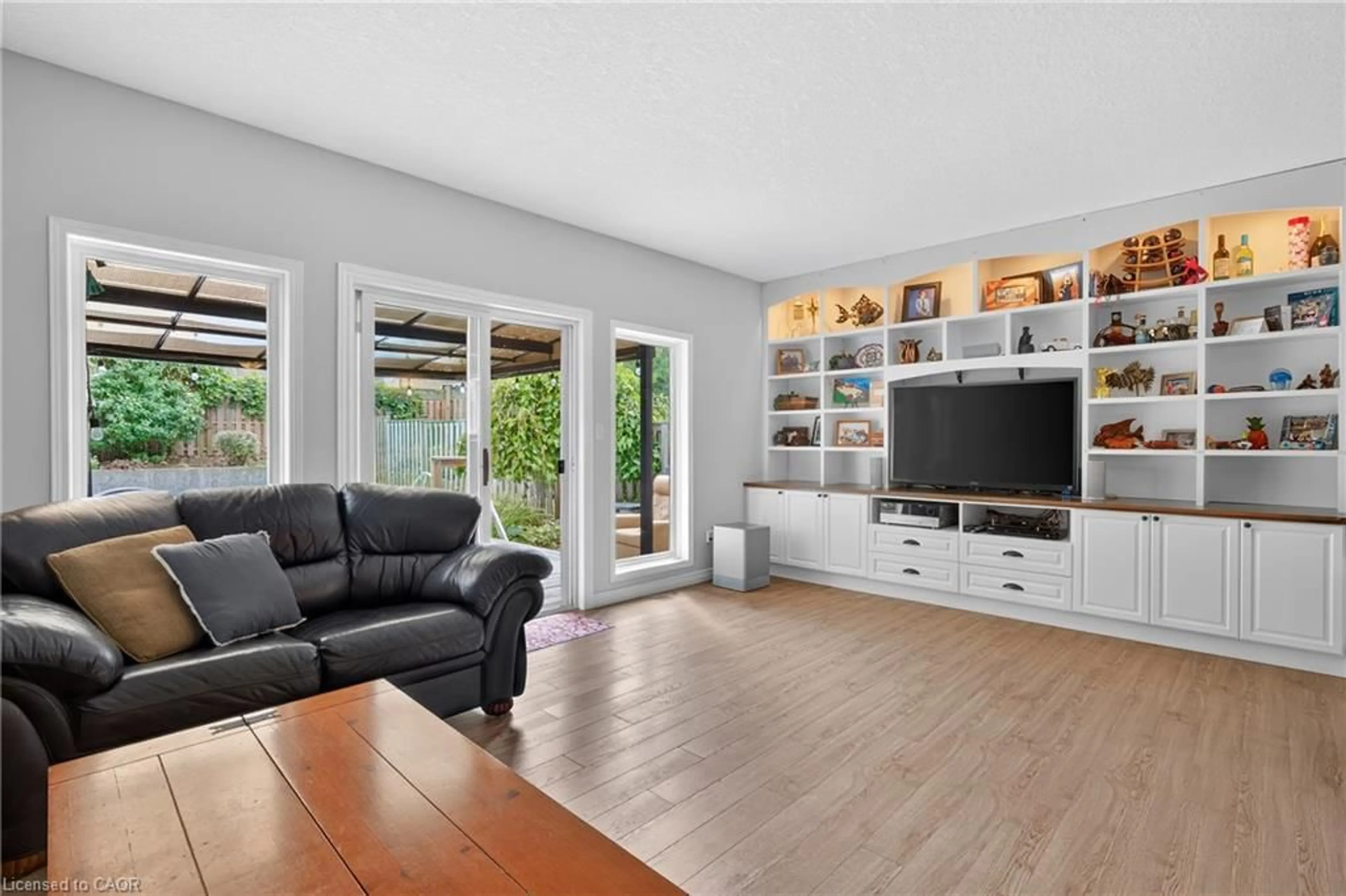 Living room with furniture, unknown for 517 Thornview Pl, Waterloo Ontario N2T 2V9
