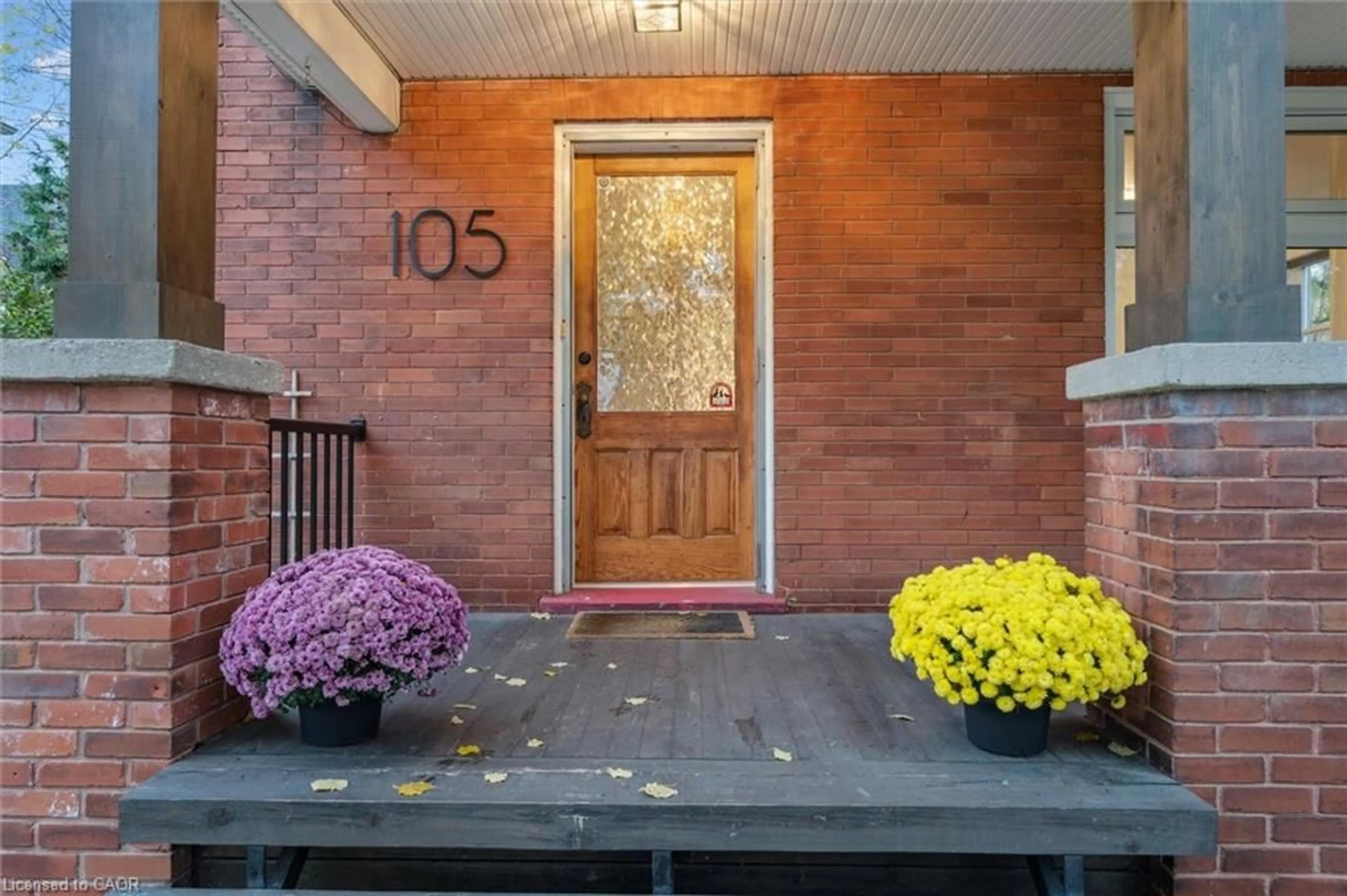 Indoor entryway for 105 Samuel St, Kitchener Ontario N2H 1P7