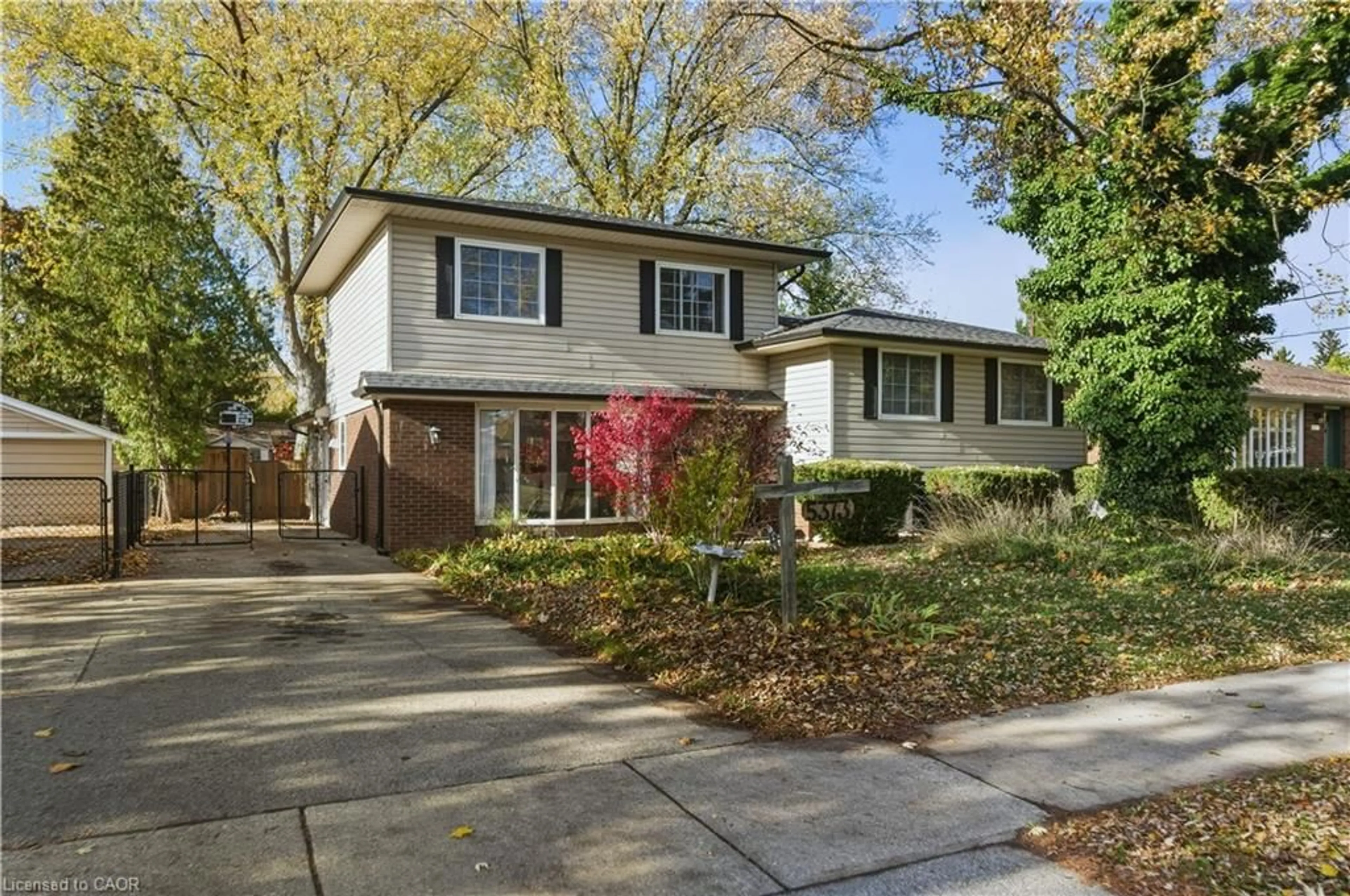 Home with brick exterior material, street for 5373 Spruce Ave, Burlington Ontario L7L 1N8