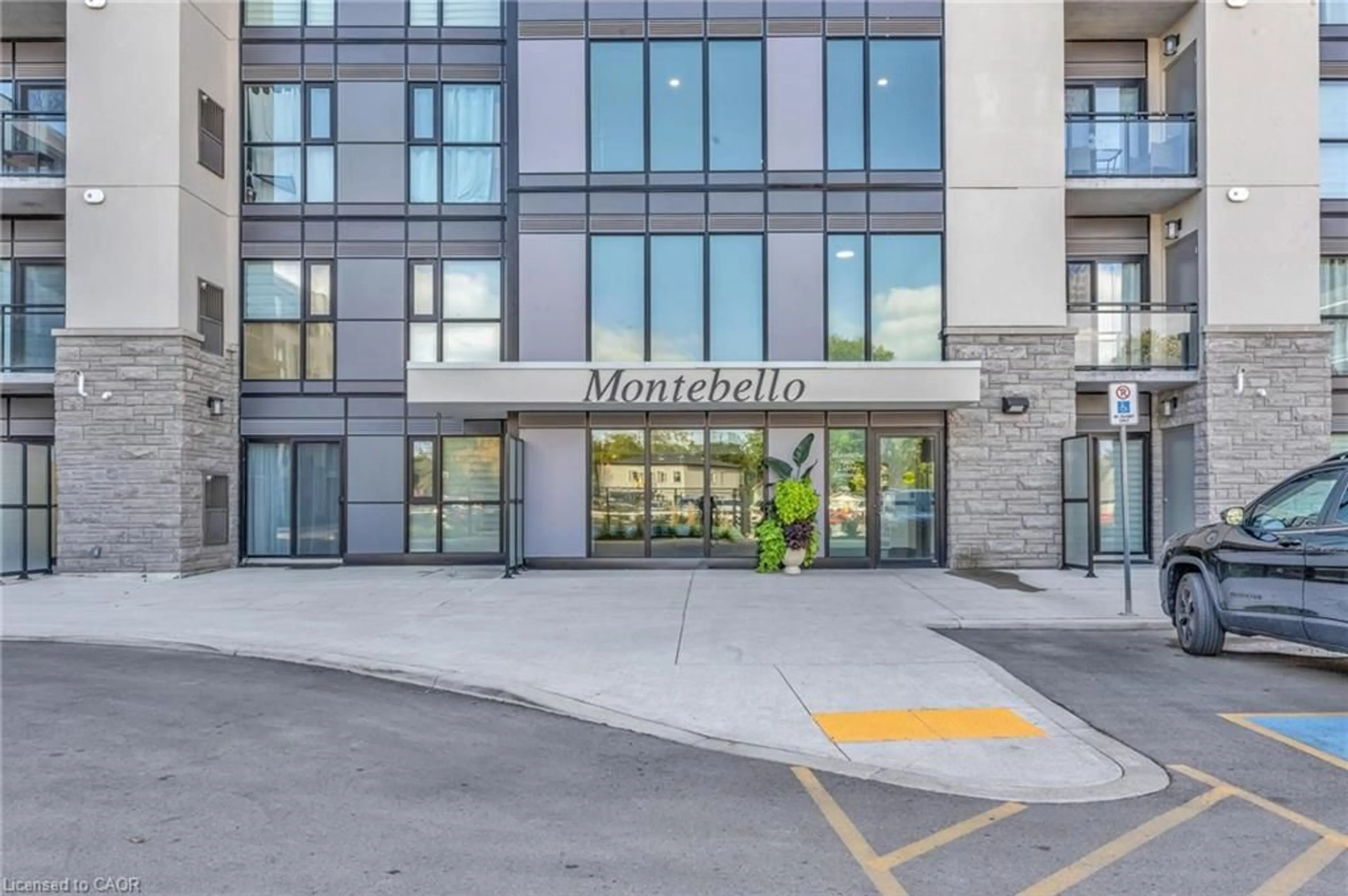 Indoor foyer for 50 Herrick Ave #231, St. Catharines Ontario L2P 0G3