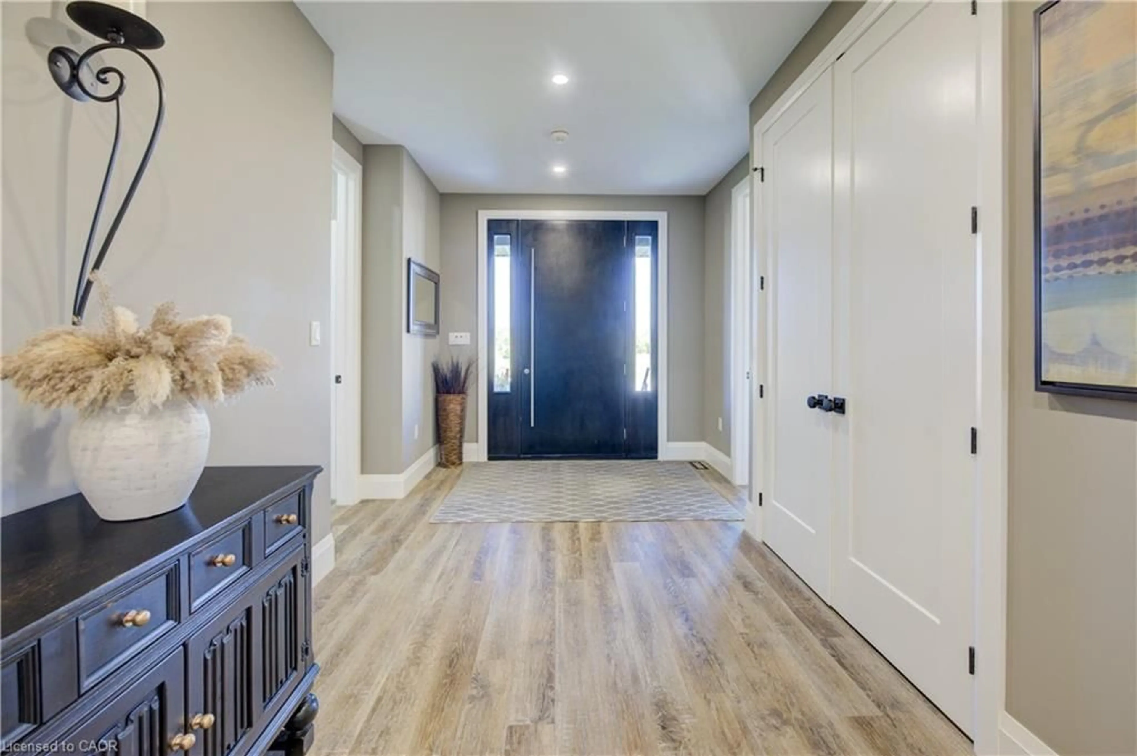 Indoor entryway for 43711 Adelaide St, Cranbrook Ontario N0G 1H0