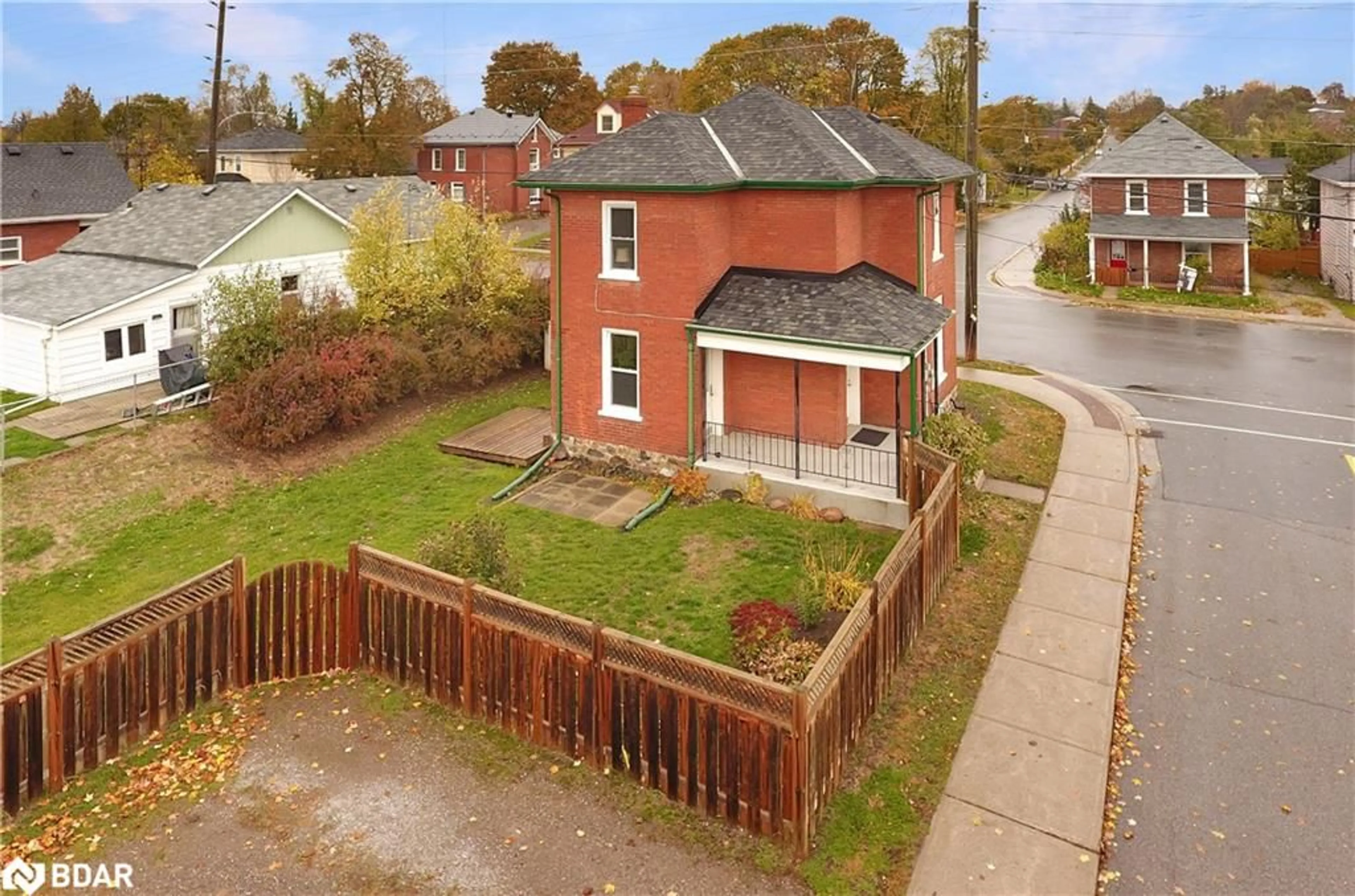 A pic from outside/outdoor area/front of a property/back of a property/a pic from drone, street for 198 Hazlitt St, Peterborough Ontario K9H 1L7