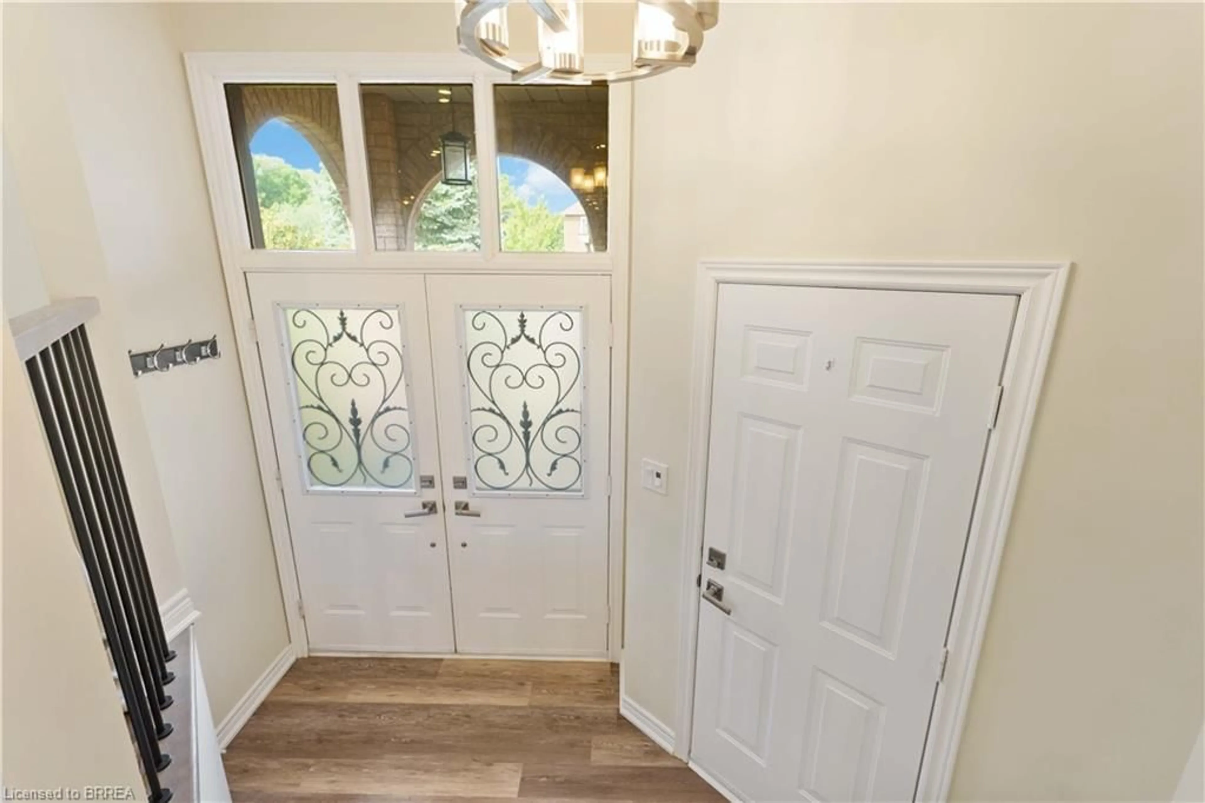 Indoor entryway for 4319 Arejay Ave, Beamsville Ontario L0R 1B6