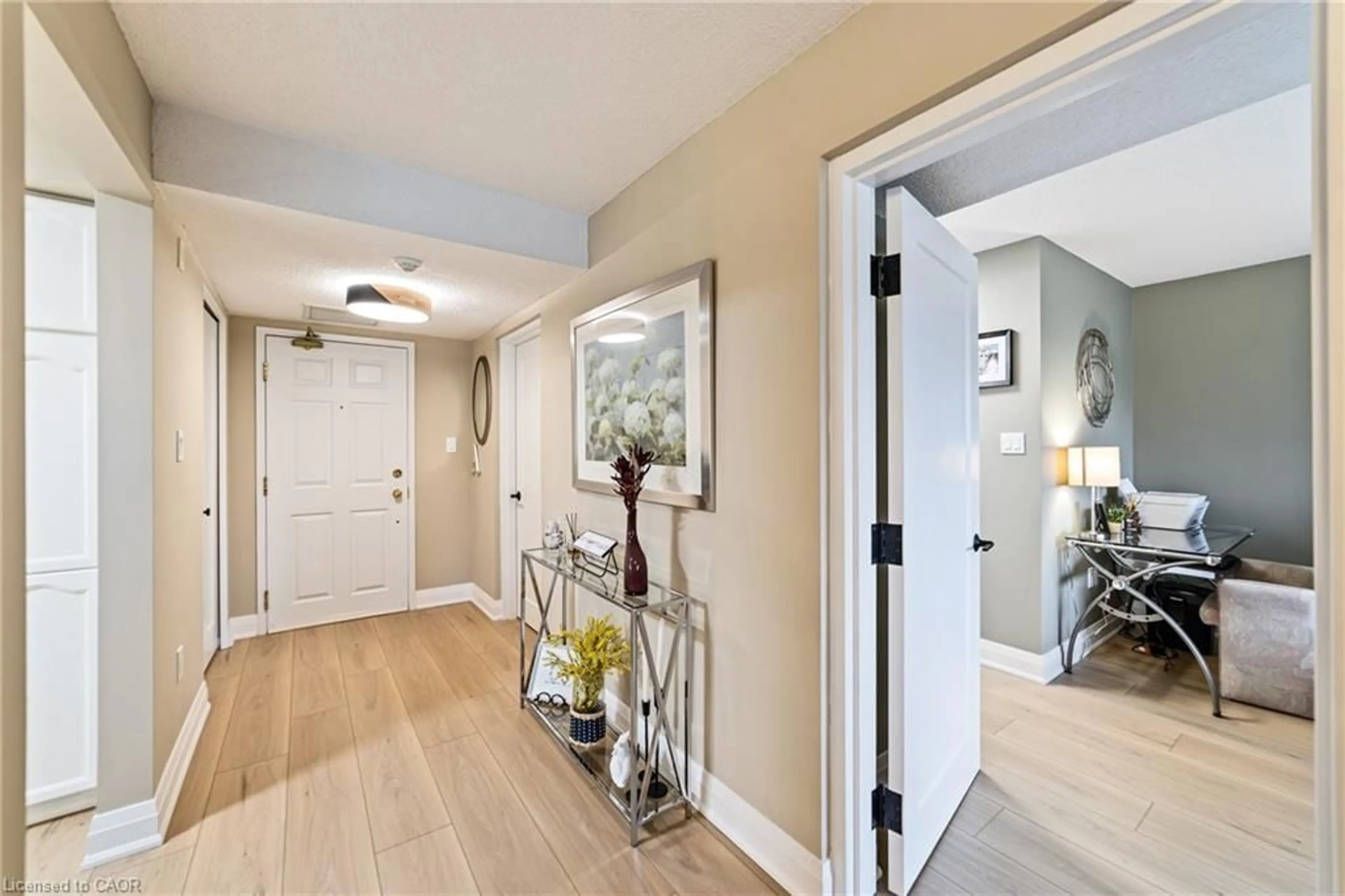 Indoor entryway for 216 Plains Rd #B403, Burlington Ontario L7T 4M3