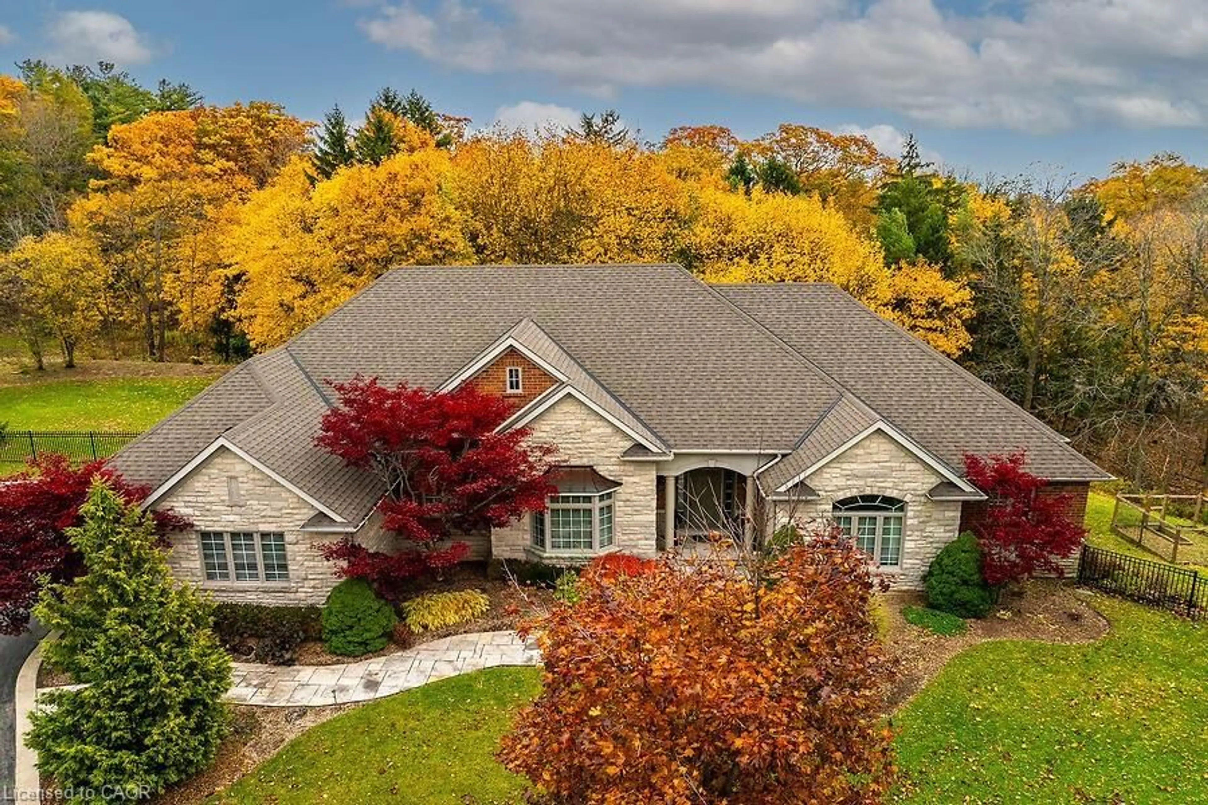 A pic from outside/outdoor area/front of a property/back of a property/a pic from drone, mountain view for 27 Sun Ave, Dundas Ontario L9H 5A6