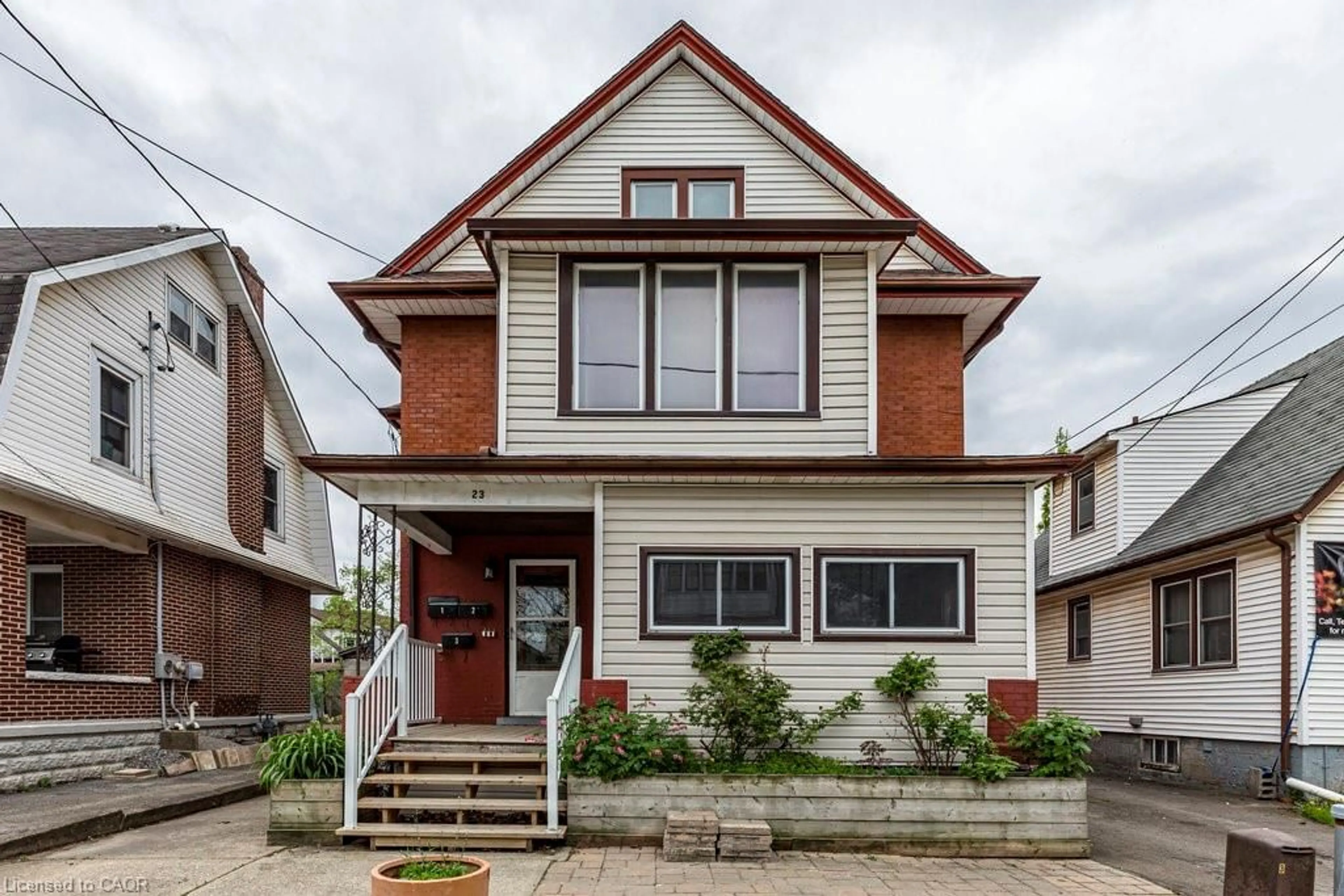 Home with brick exterior material, street for 23 Avenue Pl, Welland Ontario L3B 4B2