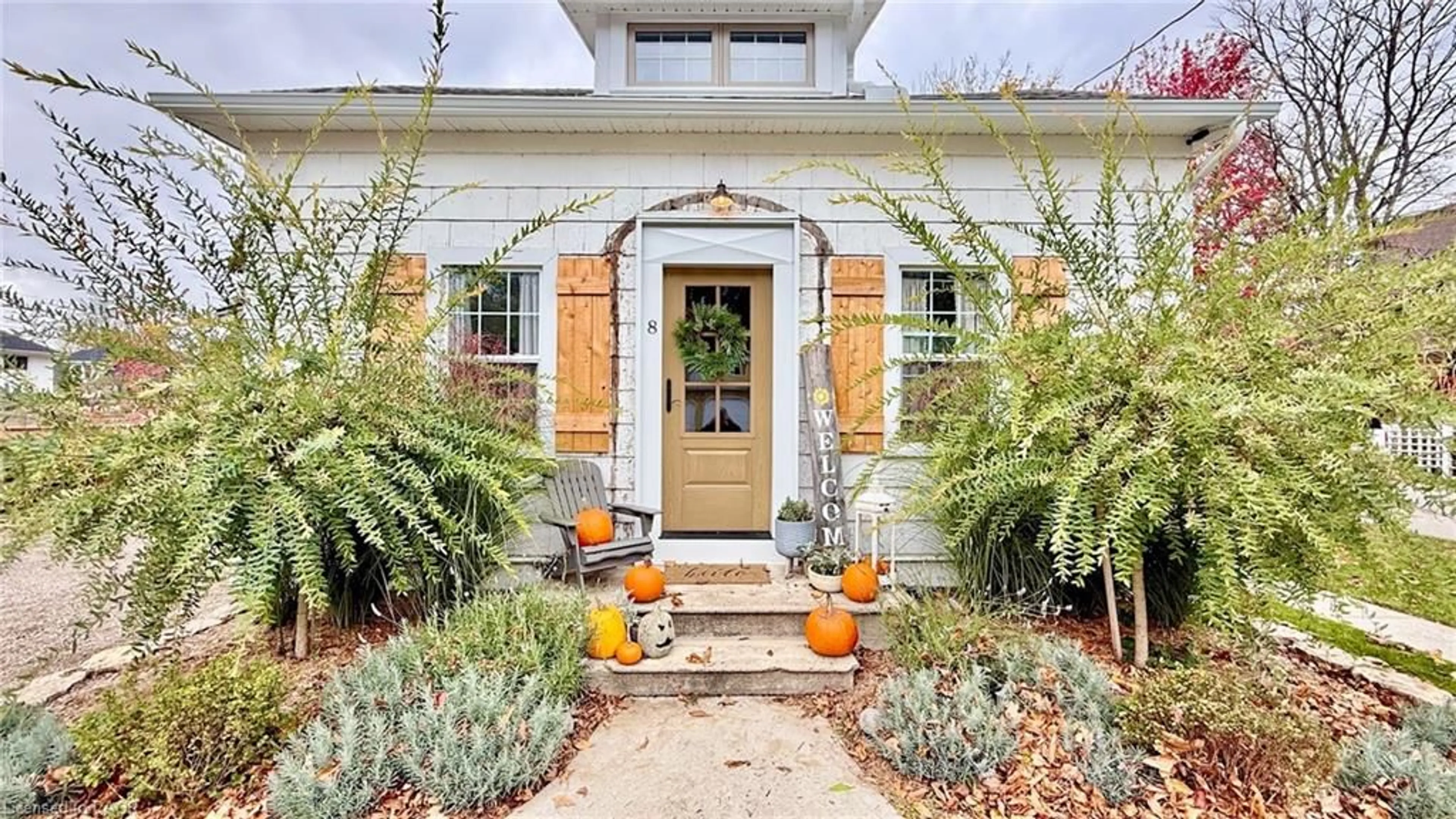 Indoor entryway for 8 Mcnab St, Port Dover Ontario N0A 1N0